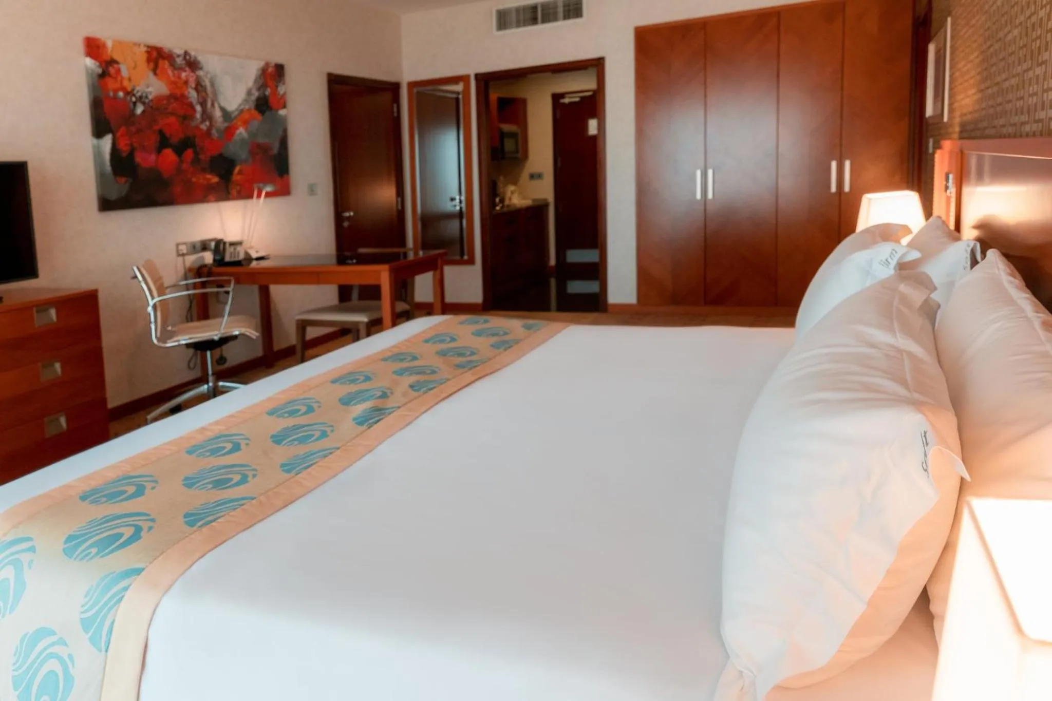 Photo of the whole room, Bed in Holiday Inn - Suites Kuwait Salmiya by IHG