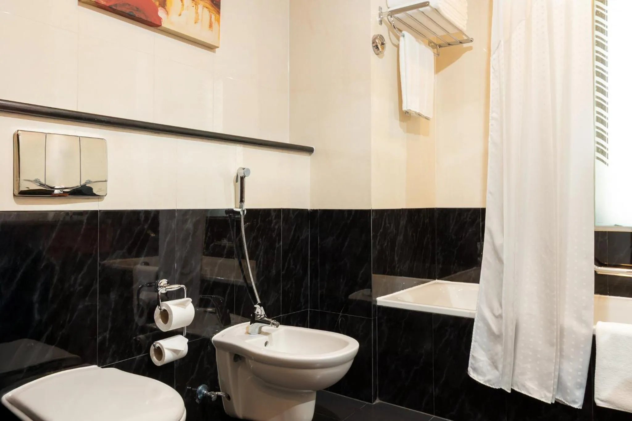 Photo of the whole room in Holiday Inn - Suites Kuwait Salmiya by IHG