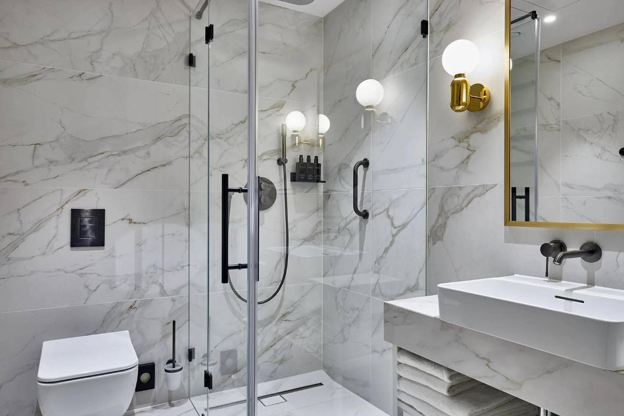 Bathroom in Crowne Plaza - Warsaw - The HUB by IHG