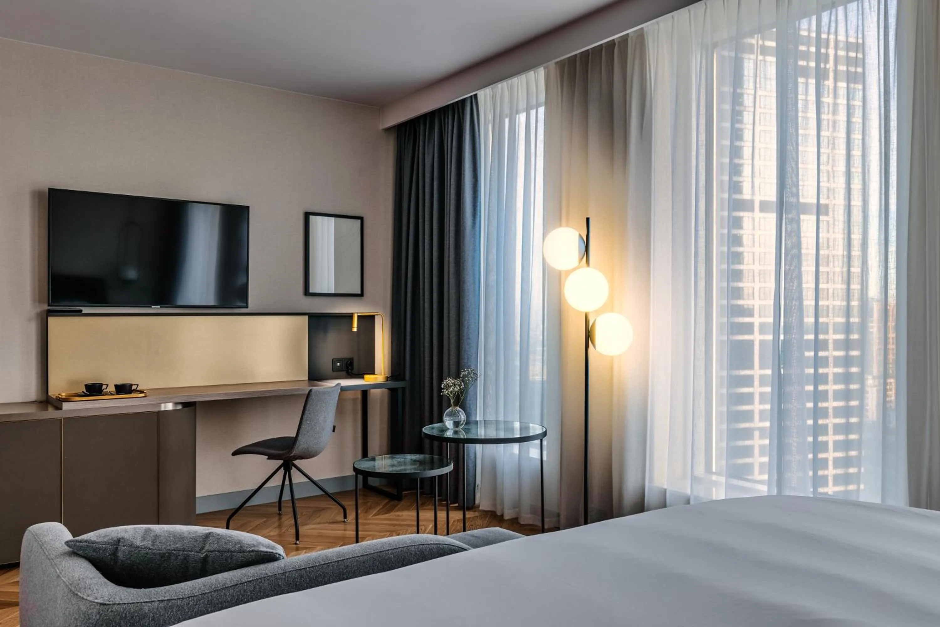 TV and multimedia, Bed in Crowne Plaza - Warsaw - The HUB by IHG