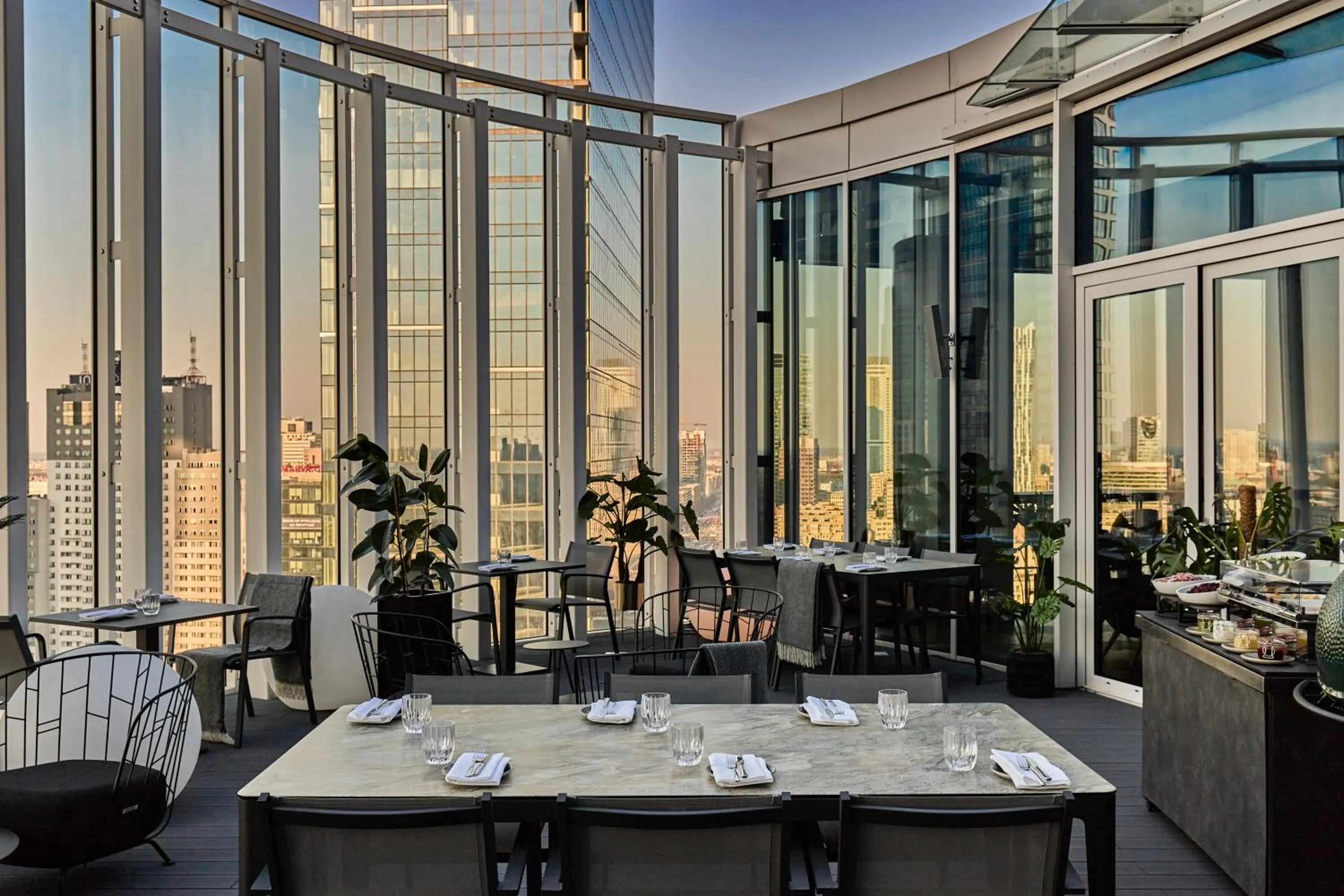 Lounge or bar in Crowne Plaza - Warsaw - The HUB by IHG