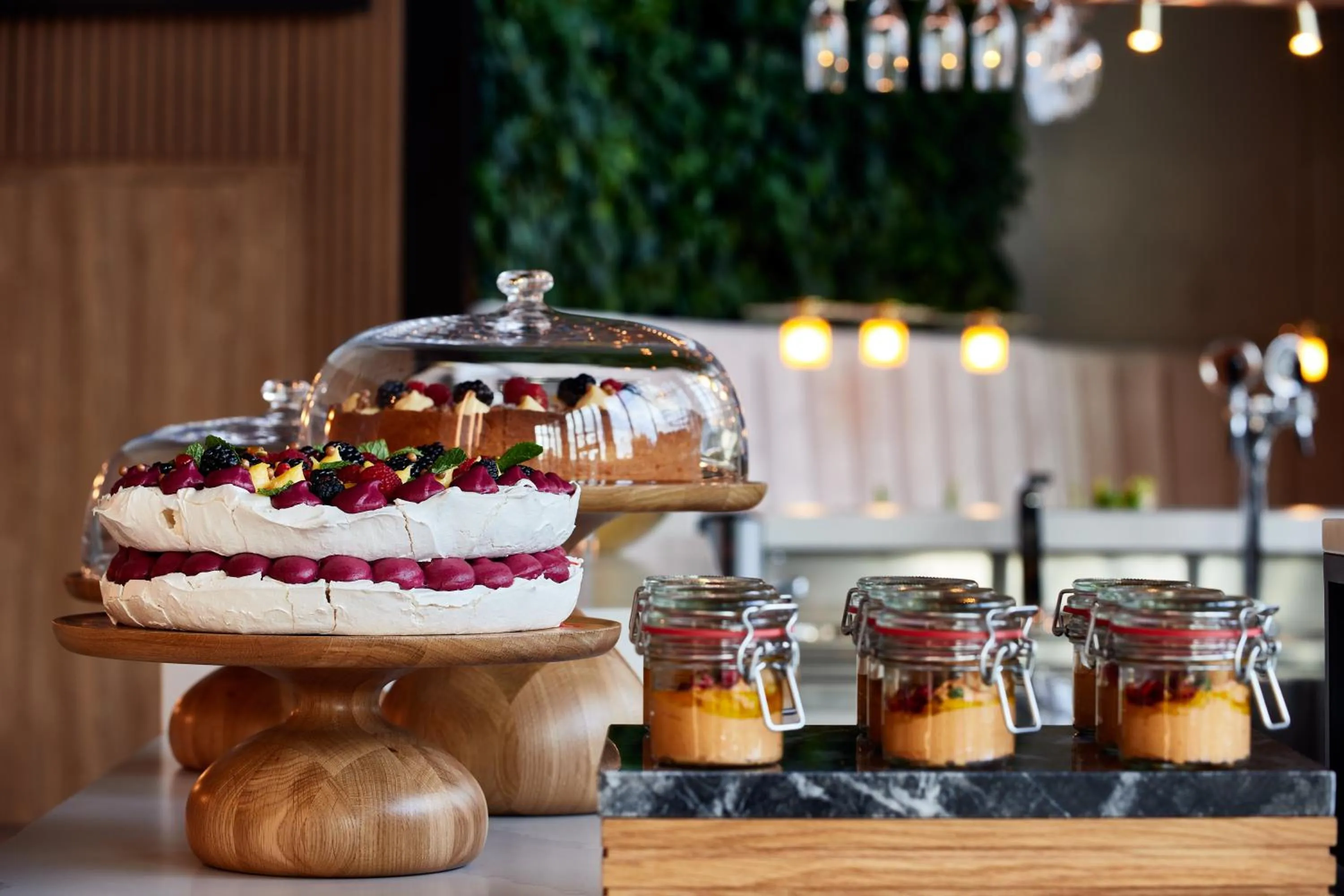 Lounge or bar in Crowne Plaza - Warsaw - The HUB by IHG