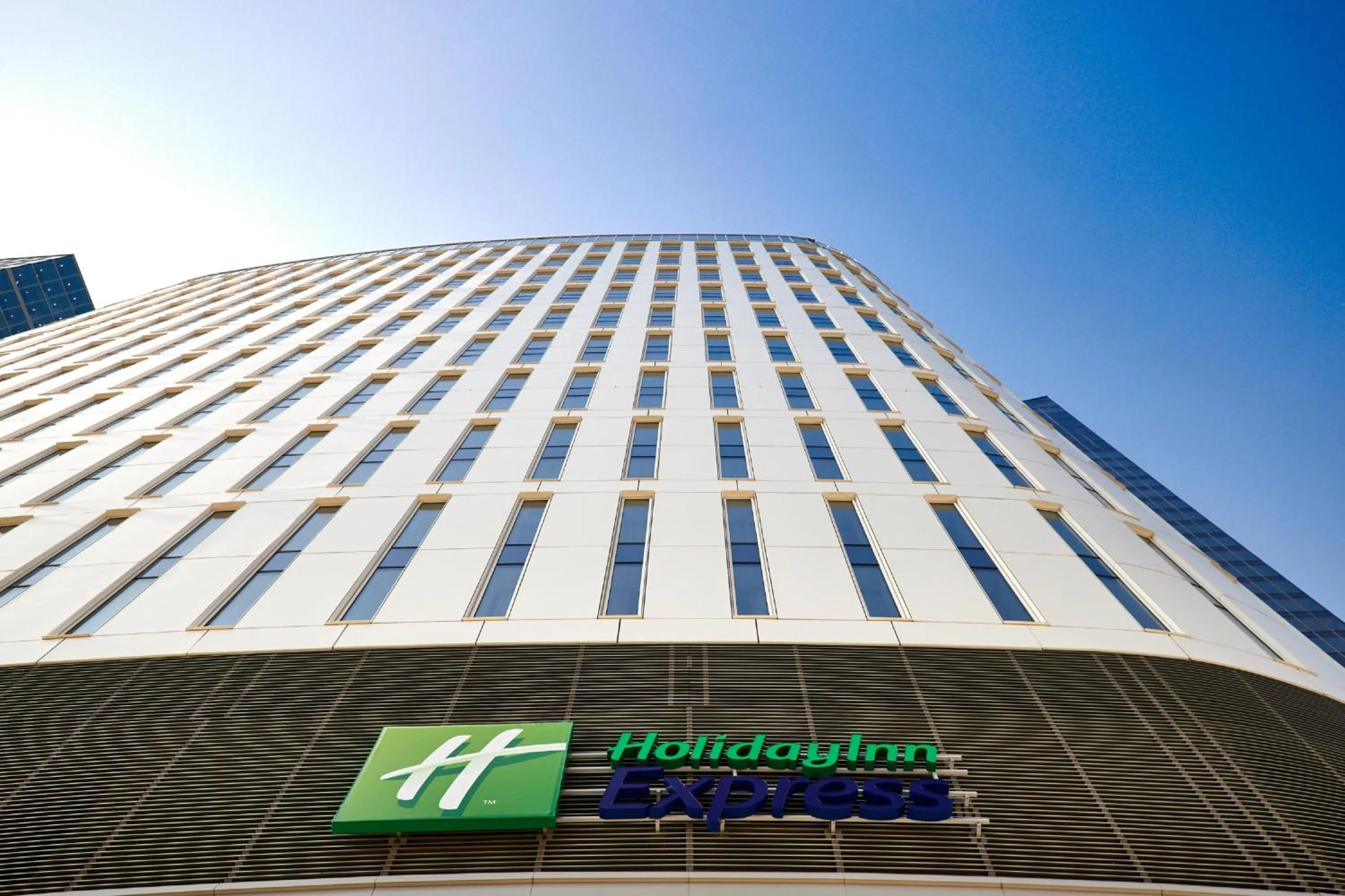 Property building in Holiday Inn Express - Warsaw - The HUB by IHG