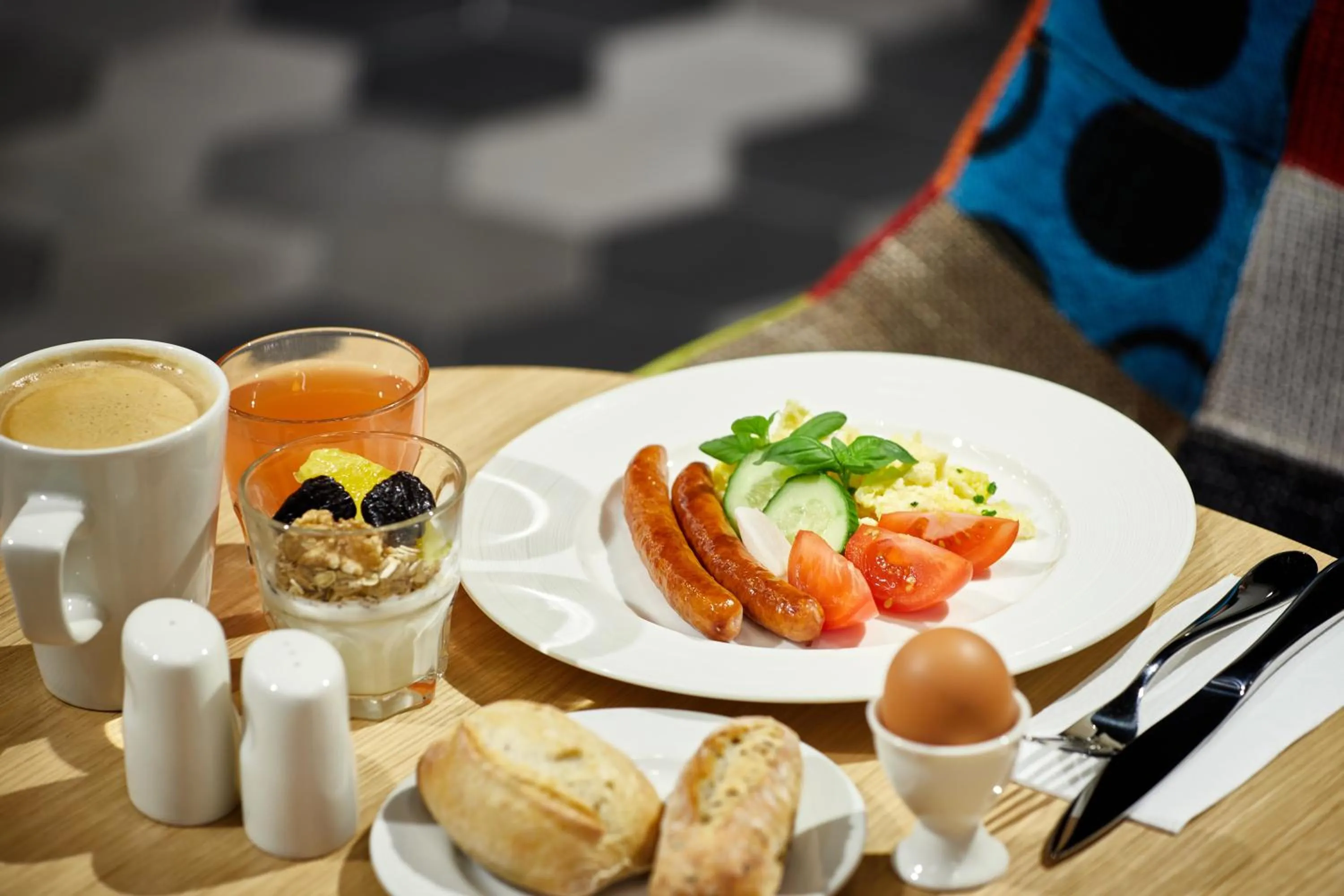 Restaurant/places to eat in Holiday Inn Express - Warsaw - The HUB by IHG