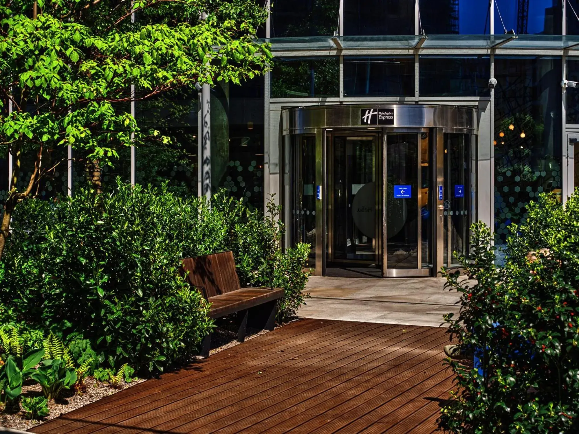 Property building in Holiday Inn Express - Warsaw - The HUB by IHG Property building in Holiday Inn Express - Warsaw - The HUB by IHG