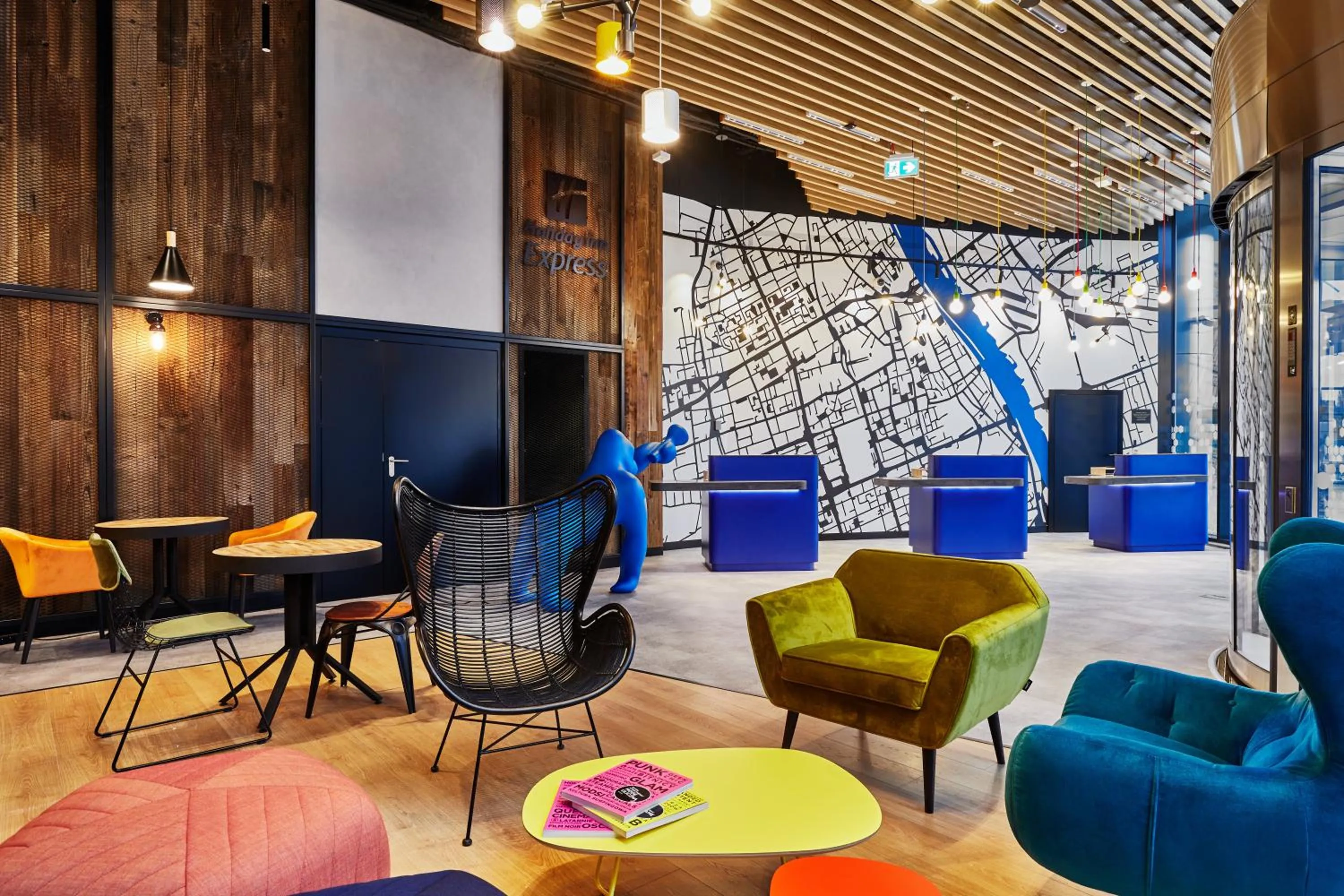 Property building in Holiday Inn Express - Warsaw - The HUB by IHG