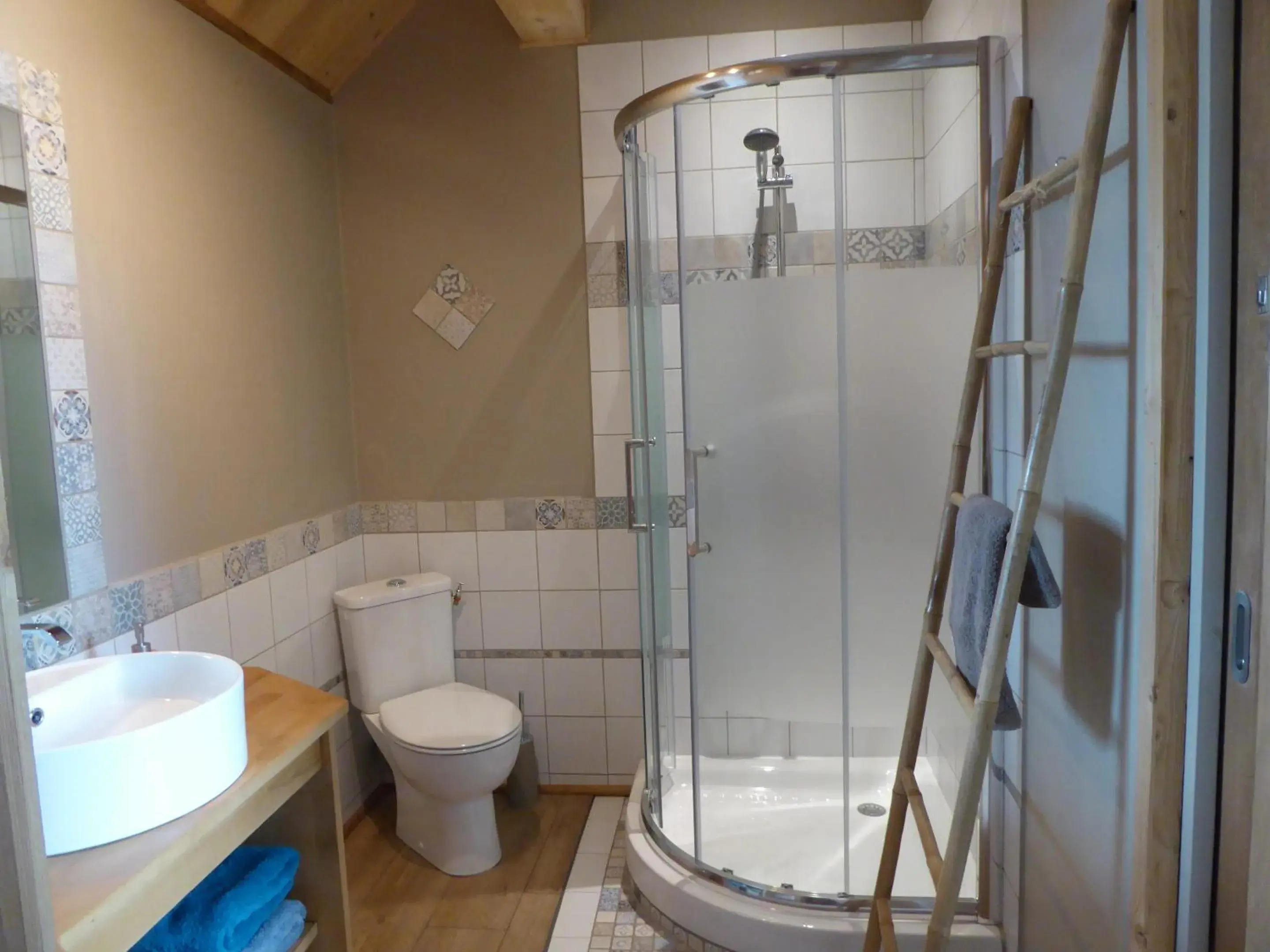 Double Room with Private Bathroom - single occupancy in Ferme de la grande Moucherolle Double Room with Private Bathroom - single occupancy in Ferme de la grande Moucherolle