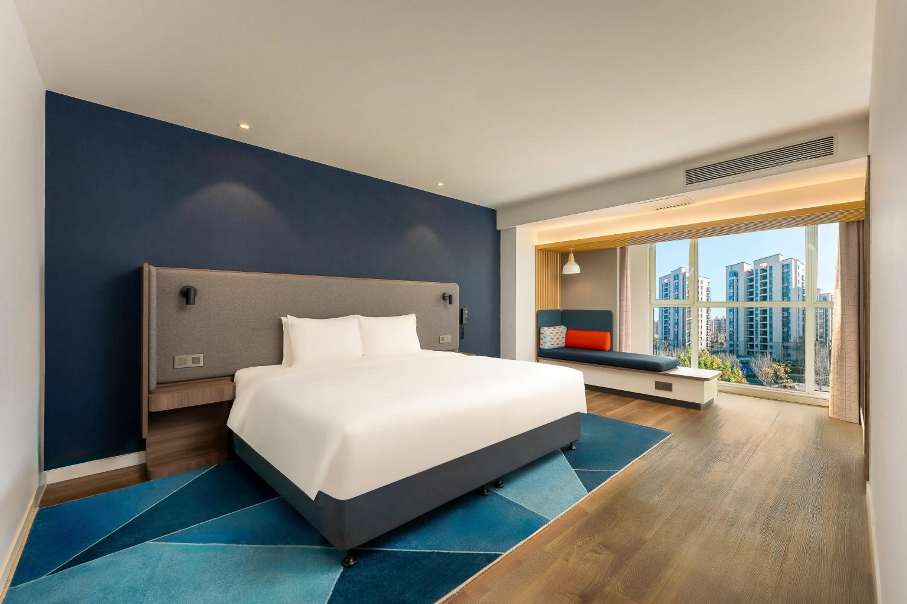 Photo of the whole room, Bed in Holiday Inn Express Tianjin Airport East by IHG