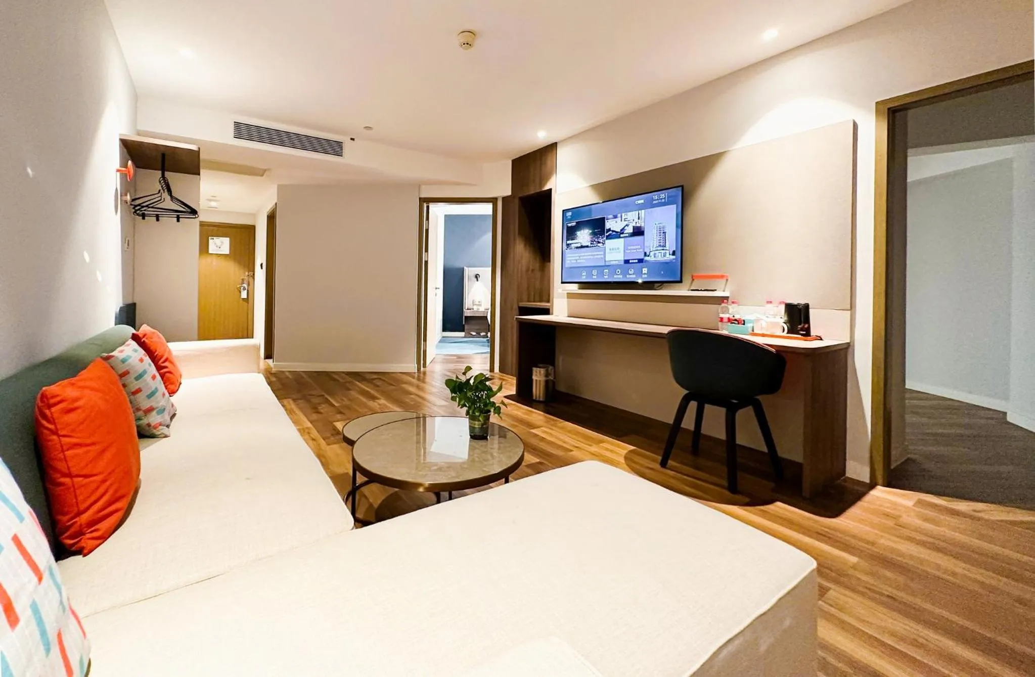 Photo of the whole room, Bed in Holiday Inn Express Tianjin Airport East by IHG