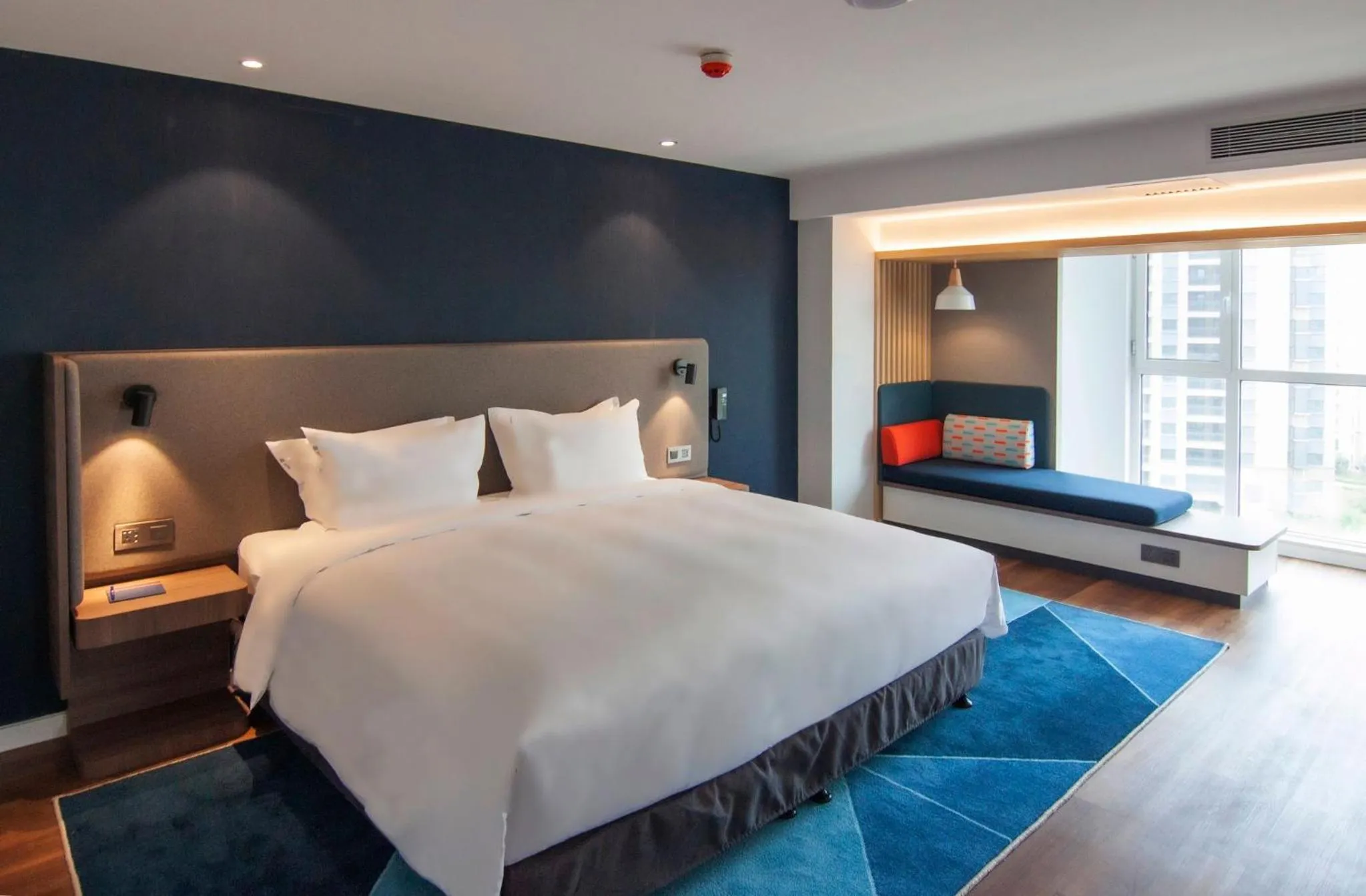 Photo of the whole room, Bed in Holiday Inn Express Tianjin Airport East by IHG