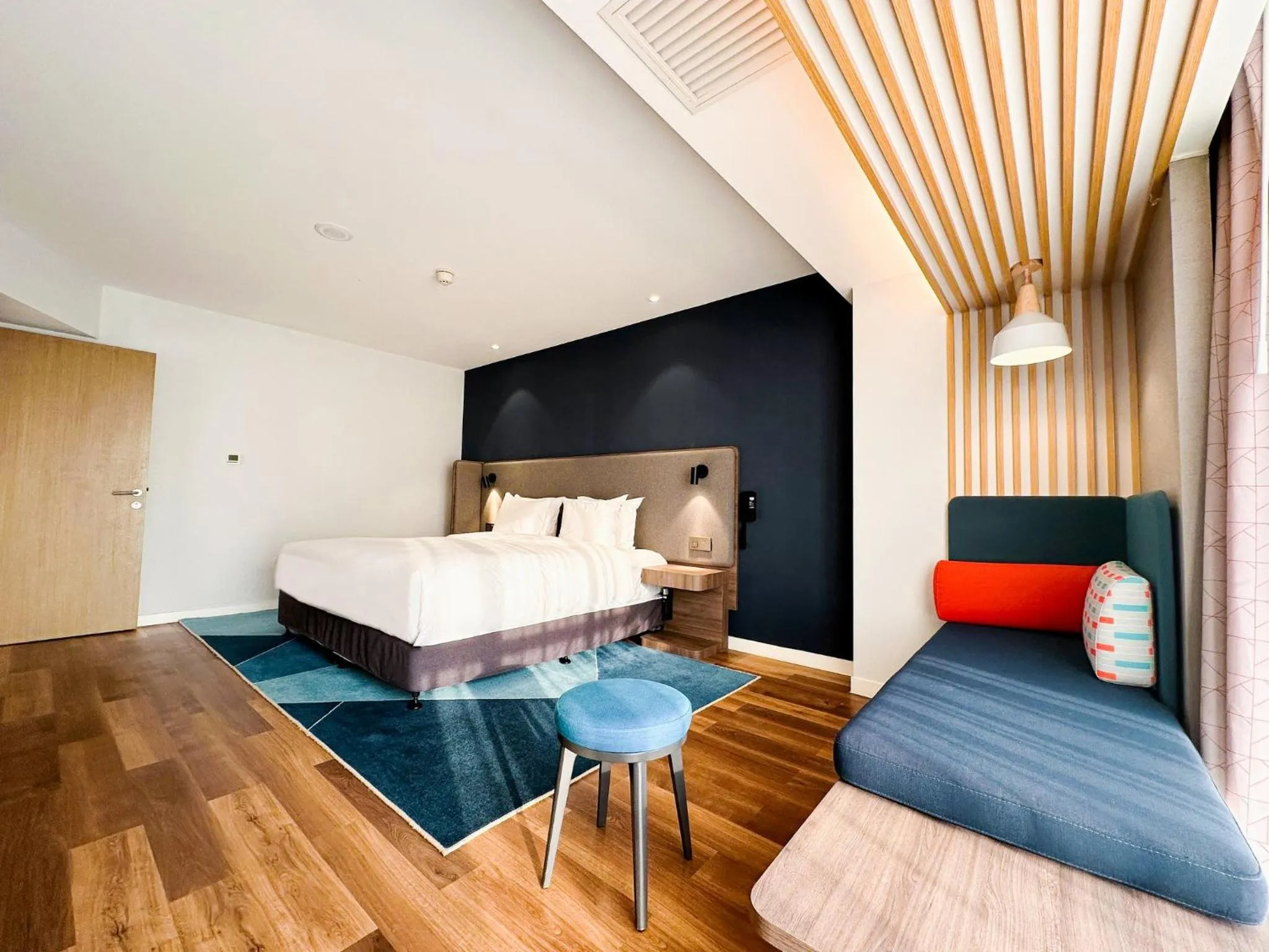 Photo of the whole room, Bed in Holiday Inn Express Tianjin Airport East by IHG