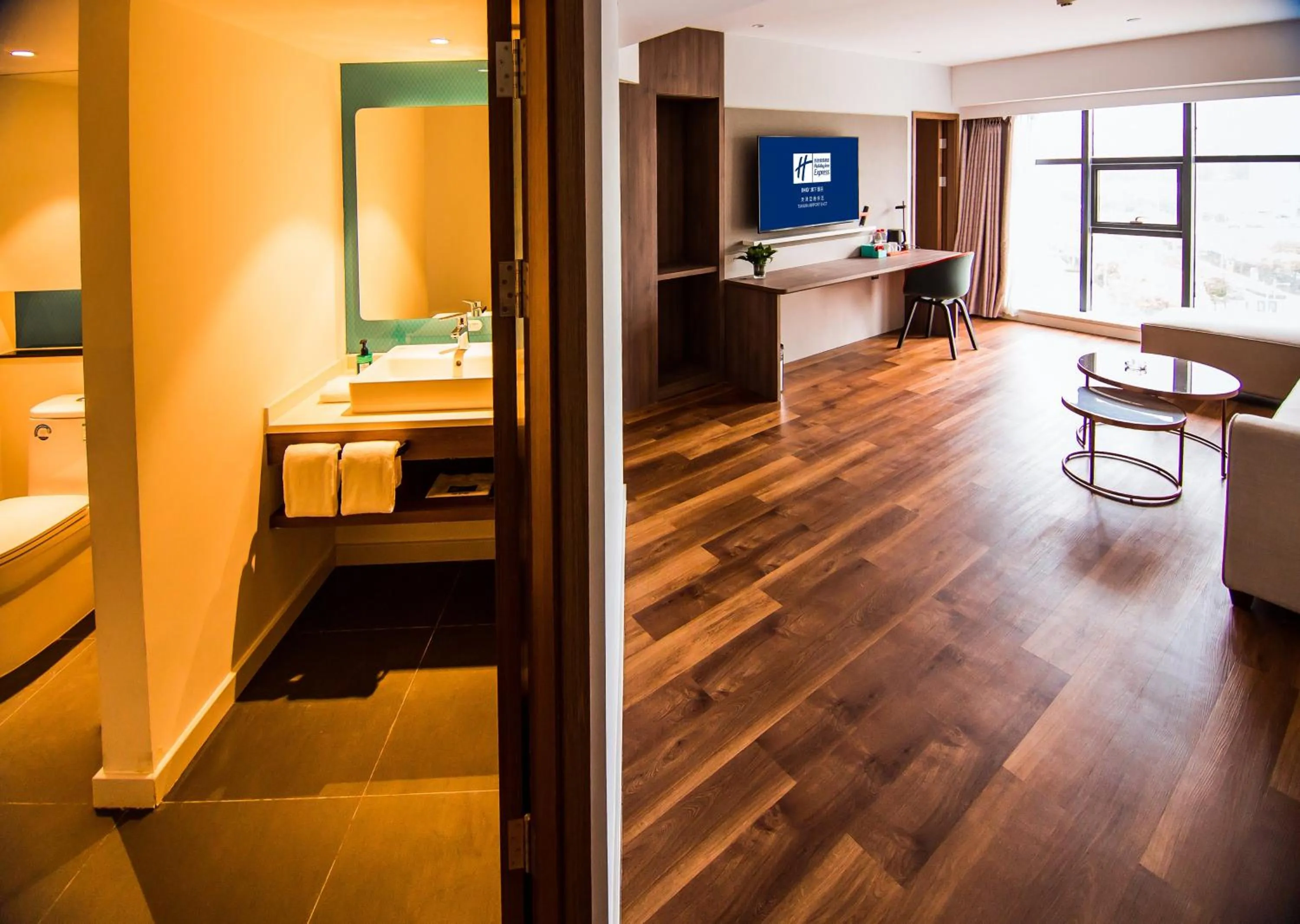 Photo of the whole room, Bed in Holiday Inn Express Tianjin Airport East by IHG