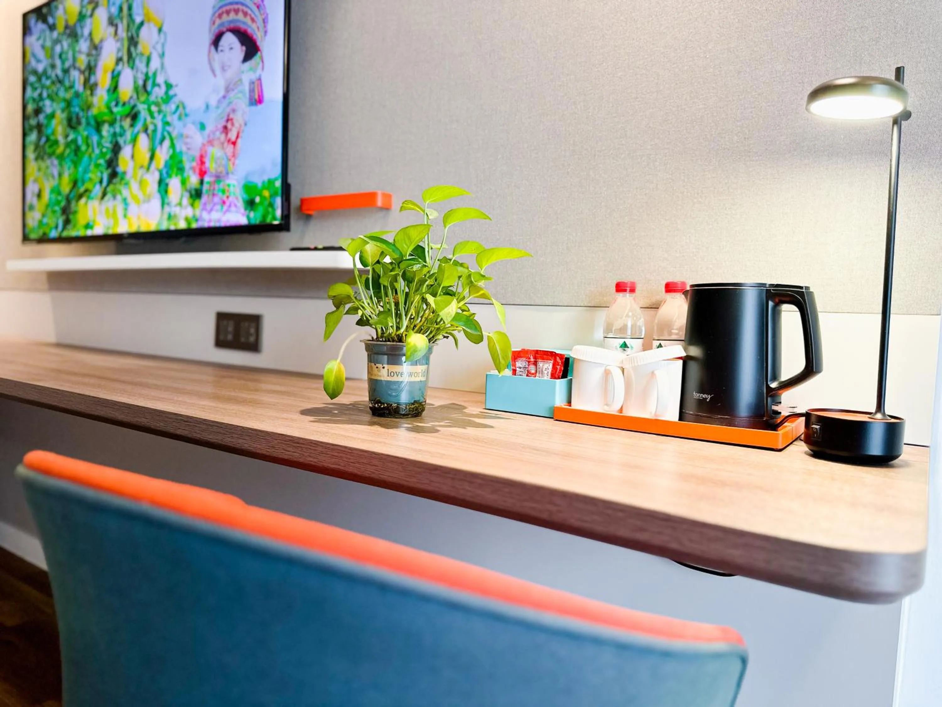 Coffee/tea facilities in Holiday Inn Express Tianjin Airport East by IHG