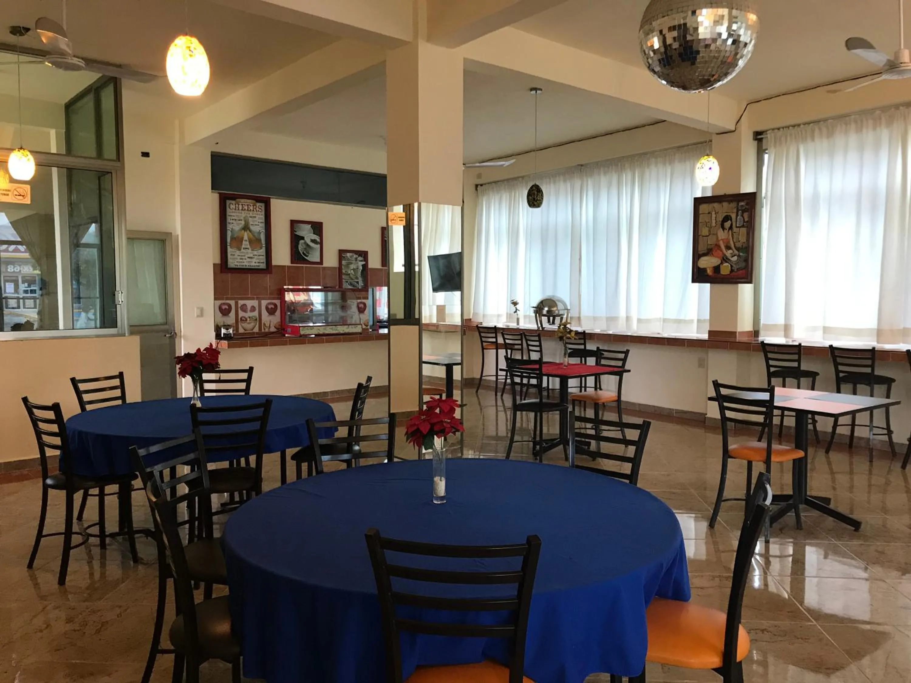 Restaurant/places to eat in Hotel Sociedad y Maristas