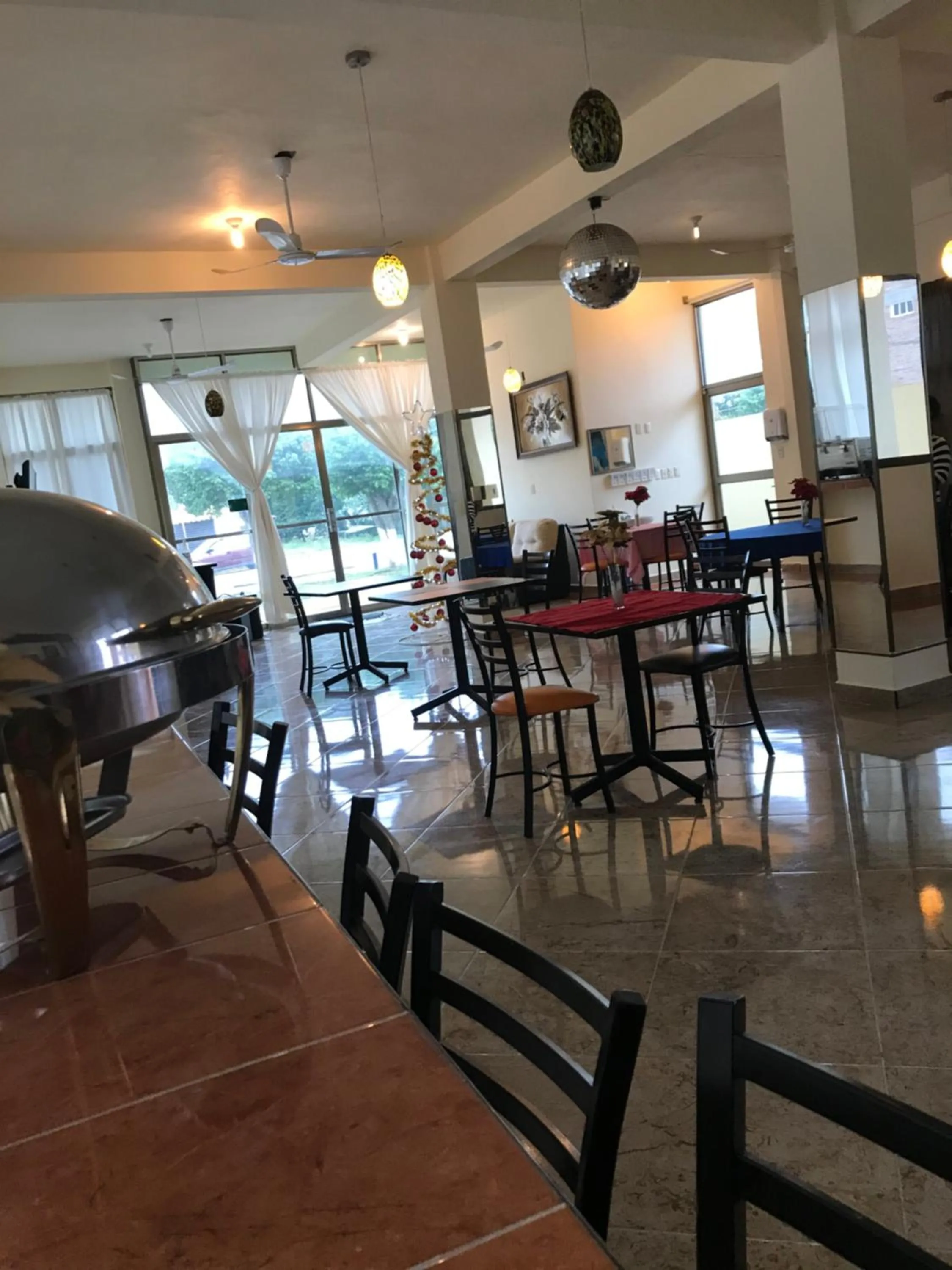 Restaurant/places to eat in Hotel Sociedad y Maristas
