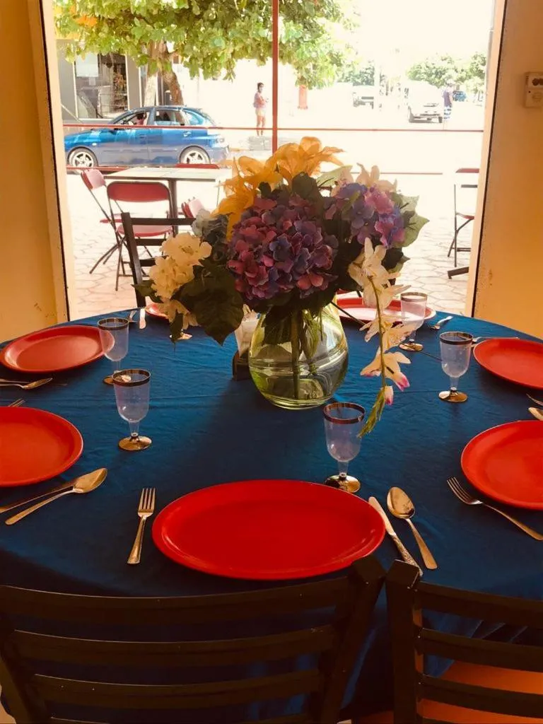 Restaurant/places to eat in Hotel Sociedad y Maristas