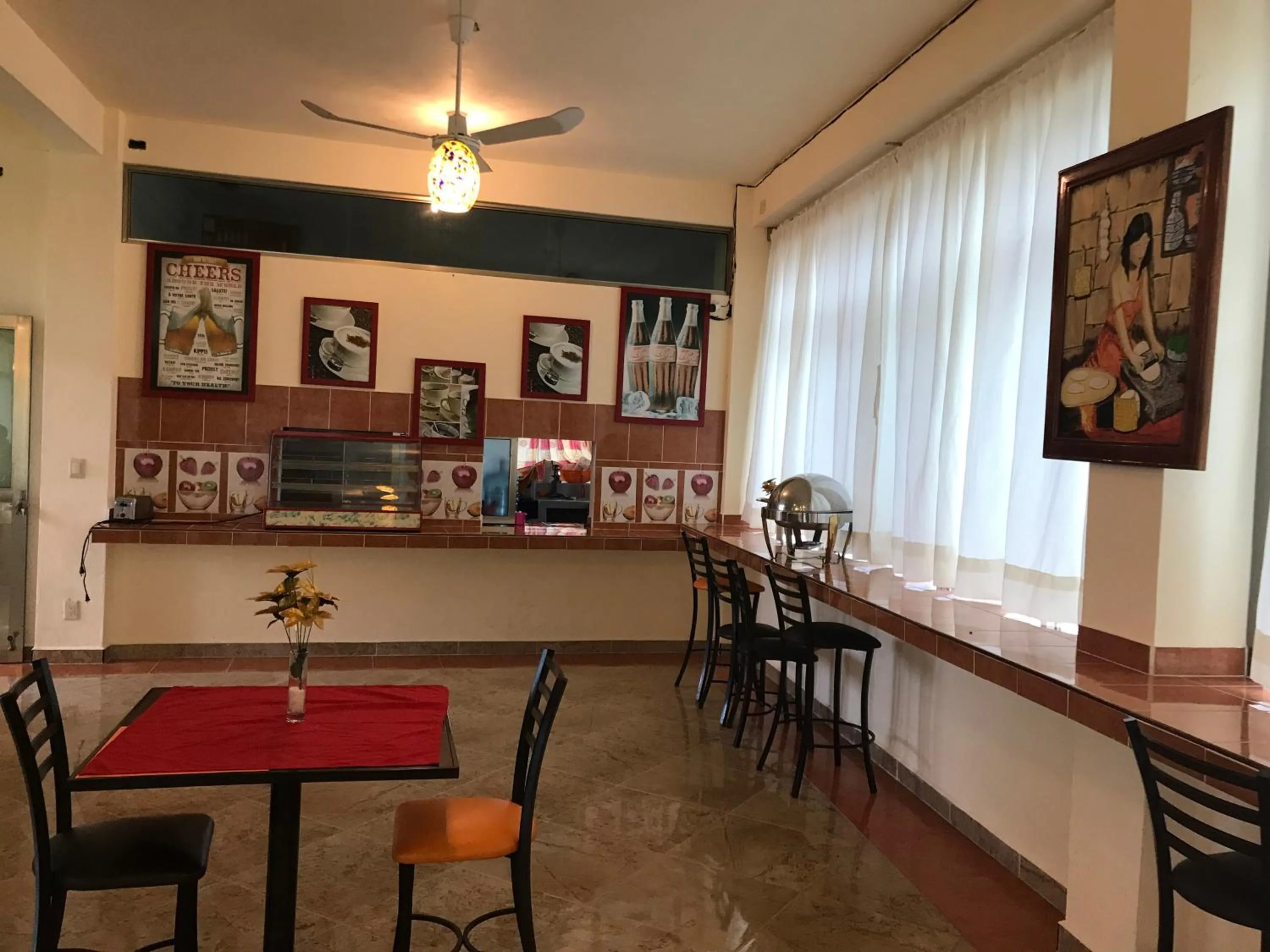 Restaurant/places to eat in Hotel Sociedad y Maristas