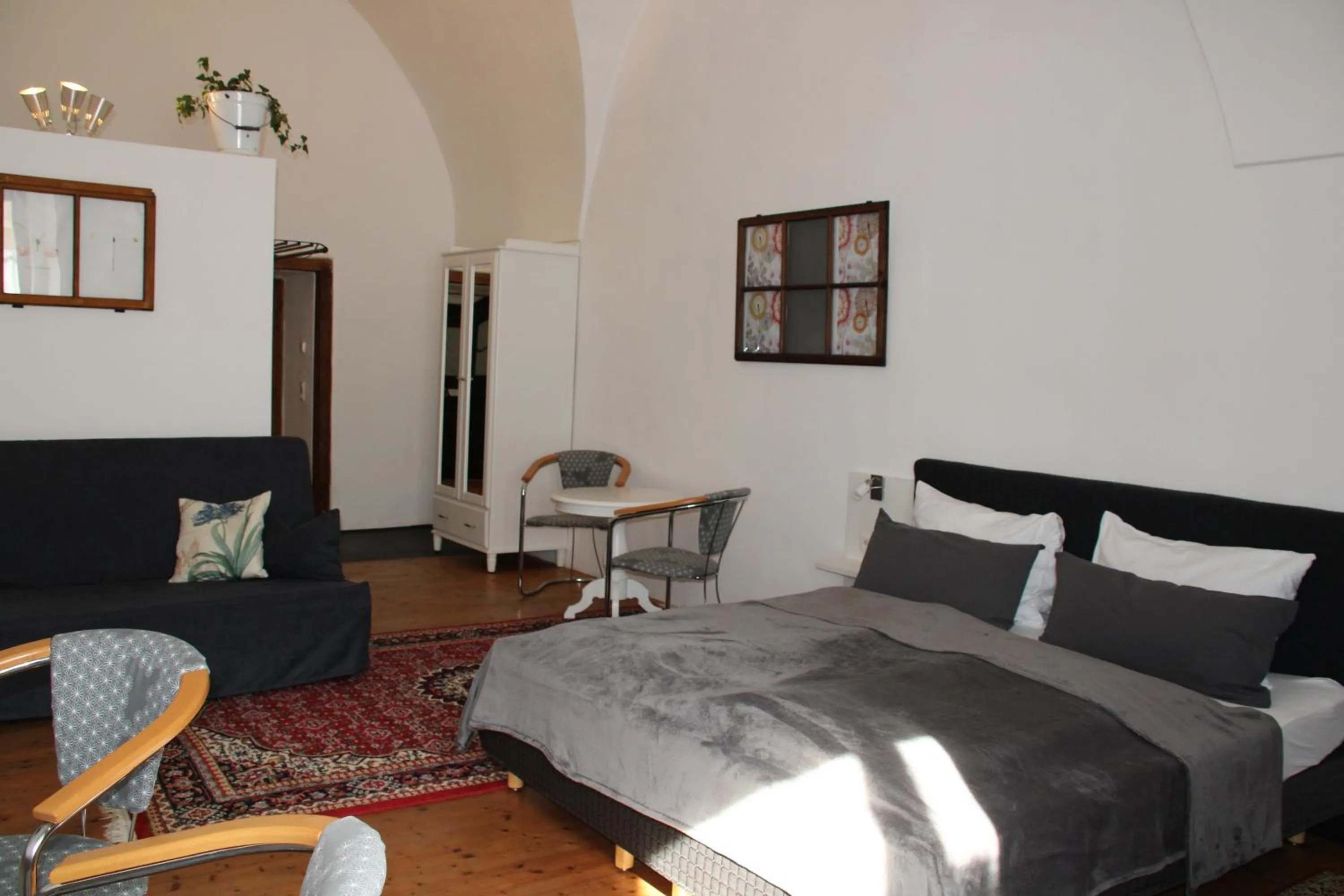 Living room, Bed in Hotel im Stift Neuberg