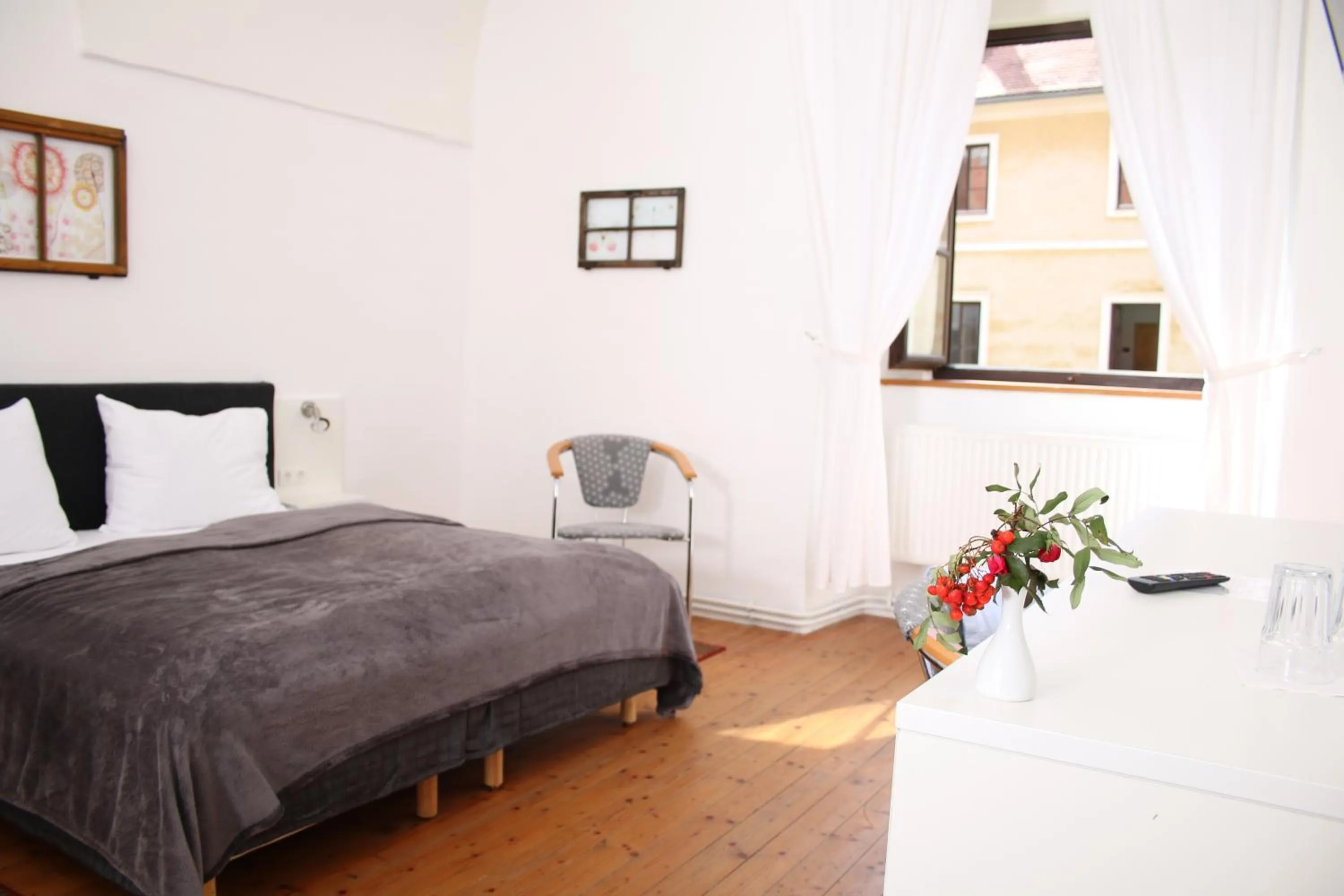 Bed in Hotel im Stift Neuberg