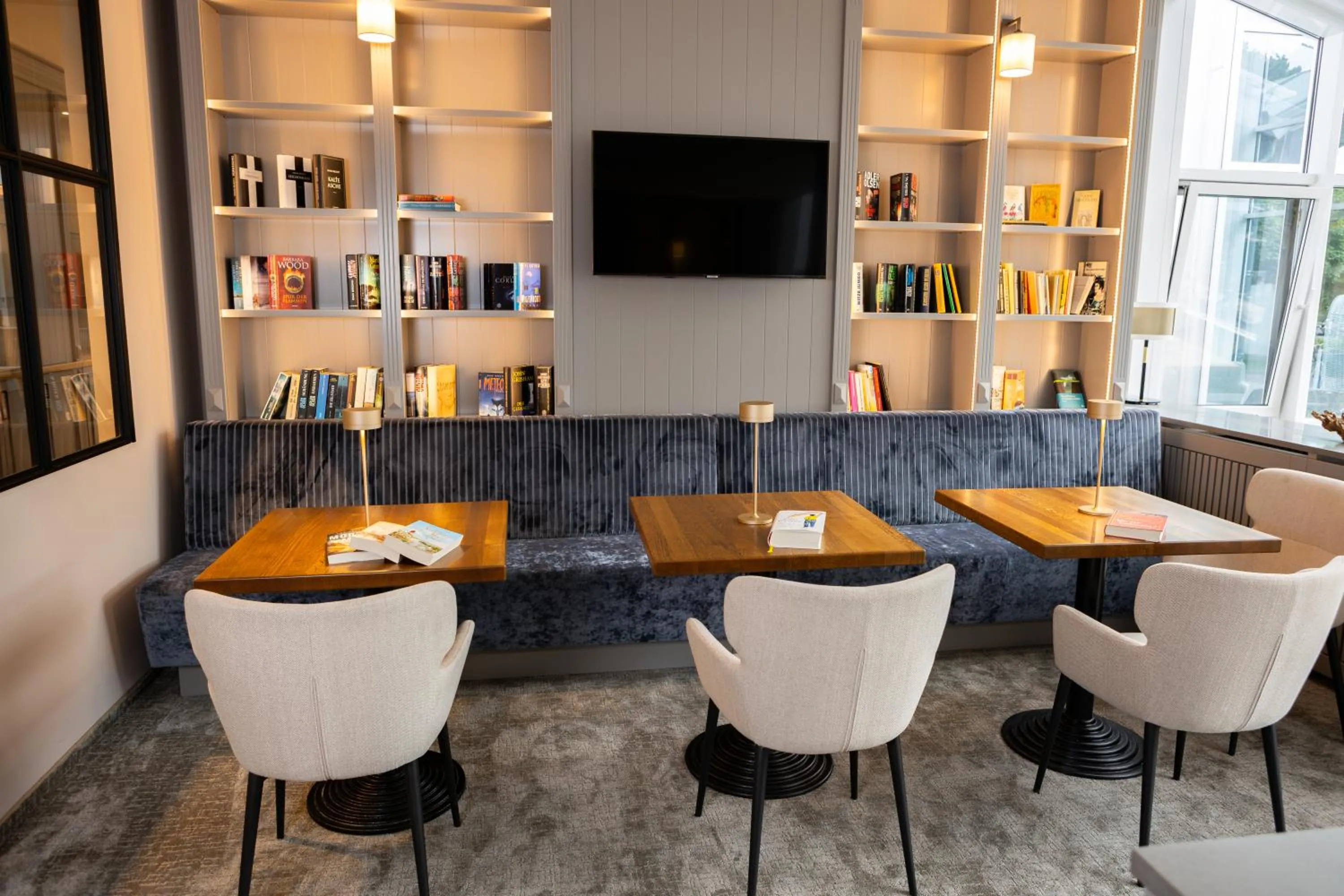 Library in Seehotel Grossherzog von Mecklenburg