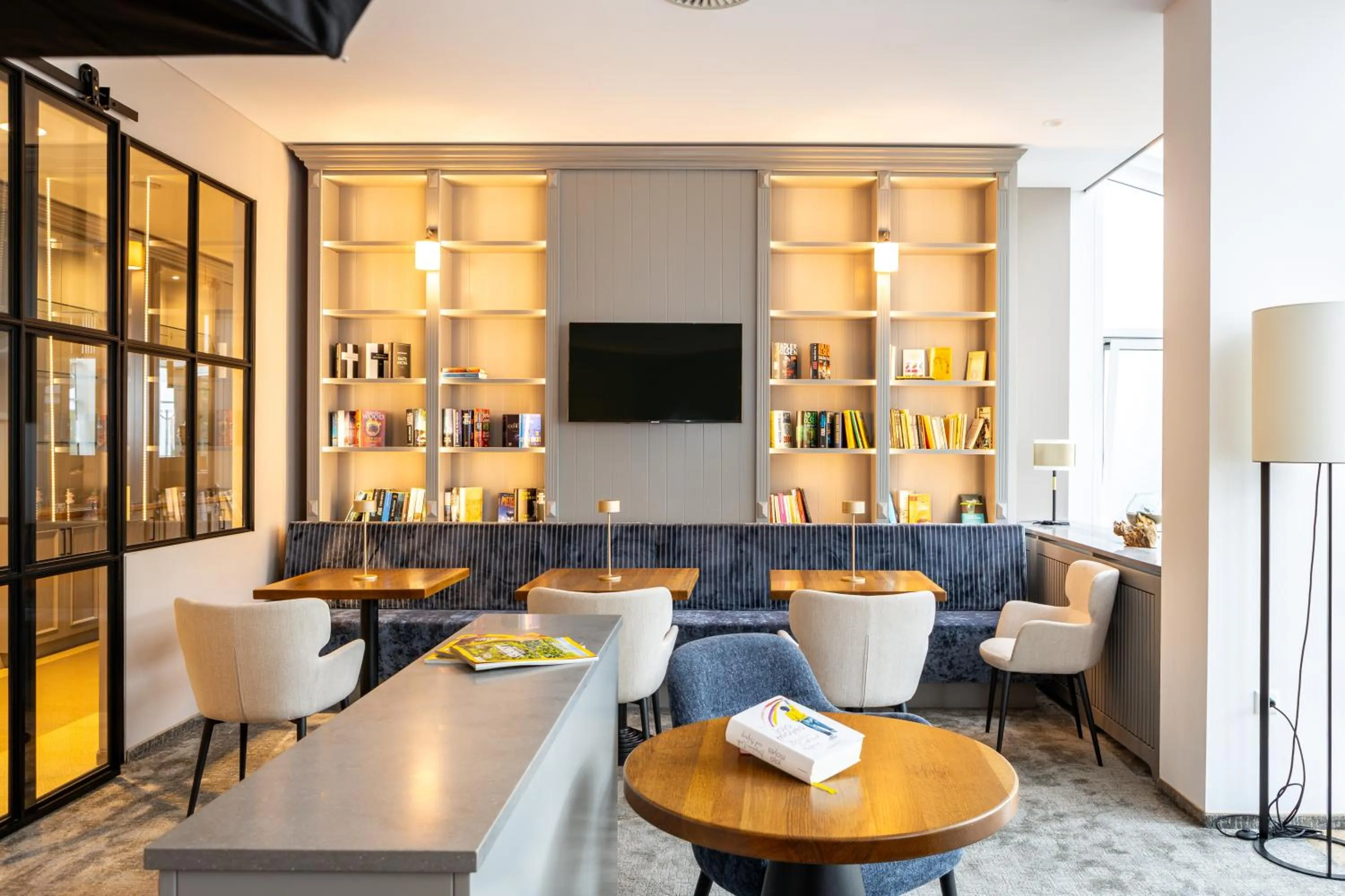 Library in Seehotel Grossherzog von Mecklenburg