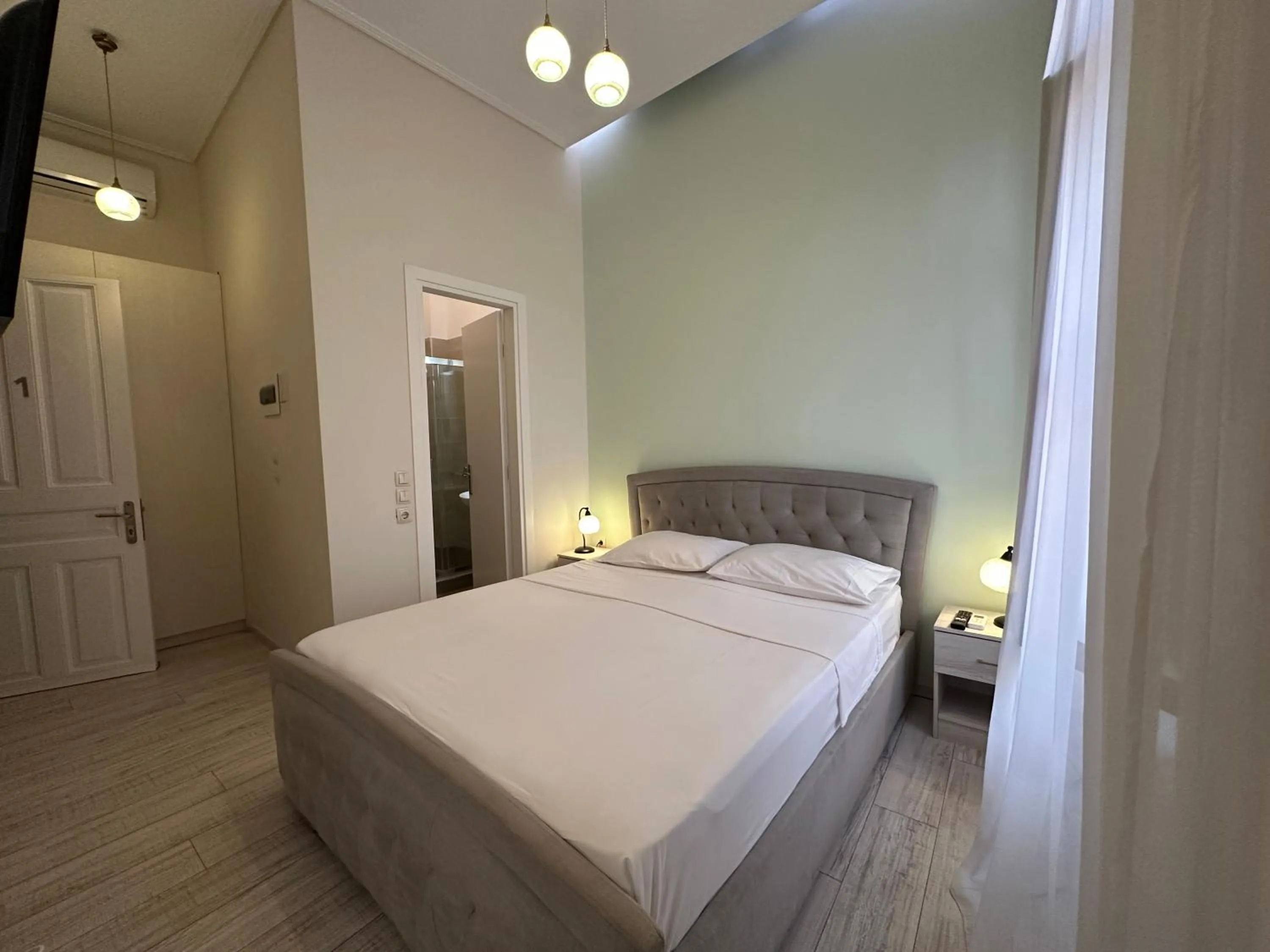 Photo of the whole room, Bed in Theasis Athens