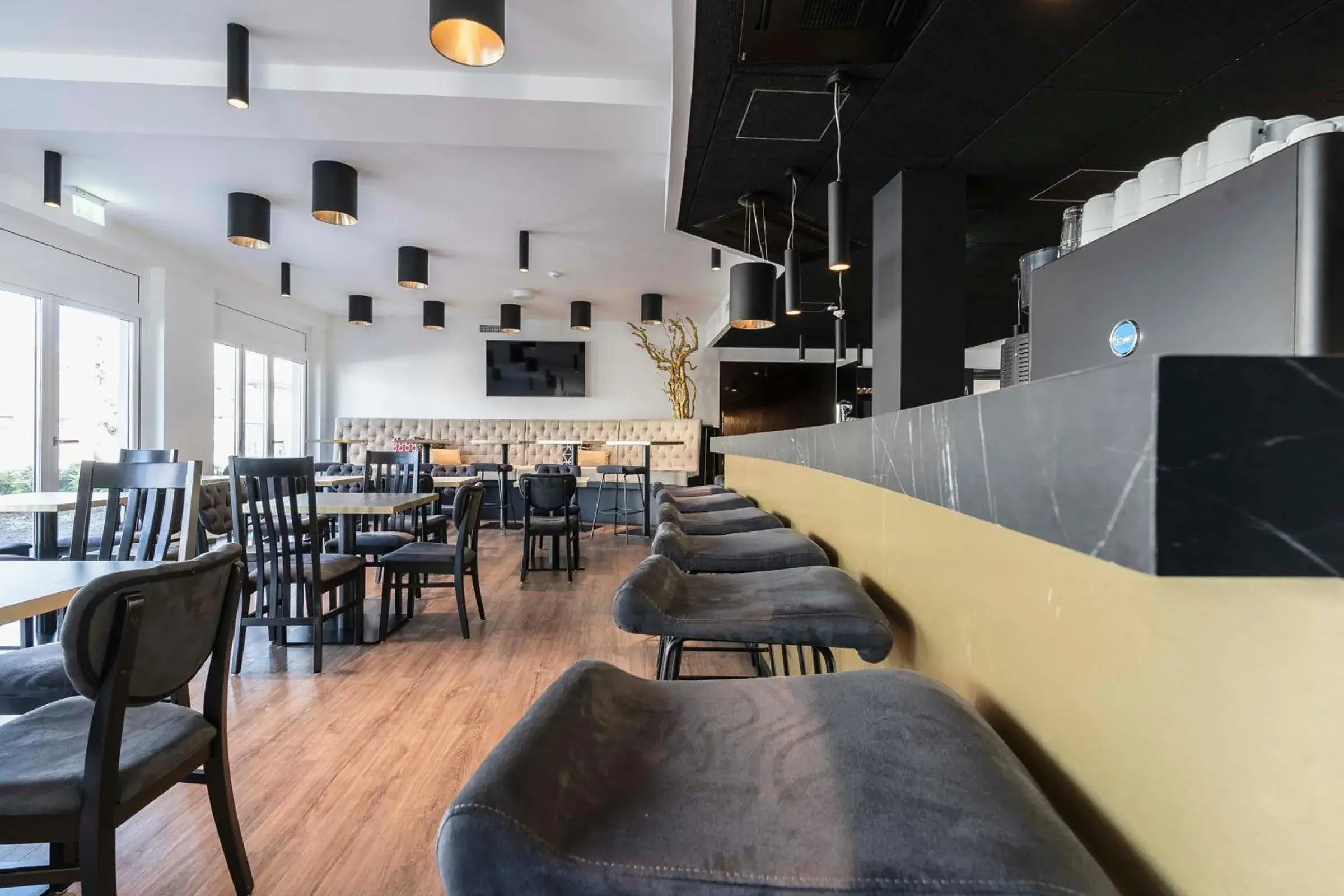 Lounge or bar in Abasto Hotel München Feldmoching Lounge or bar in Abasto Hotel München Feldmoching