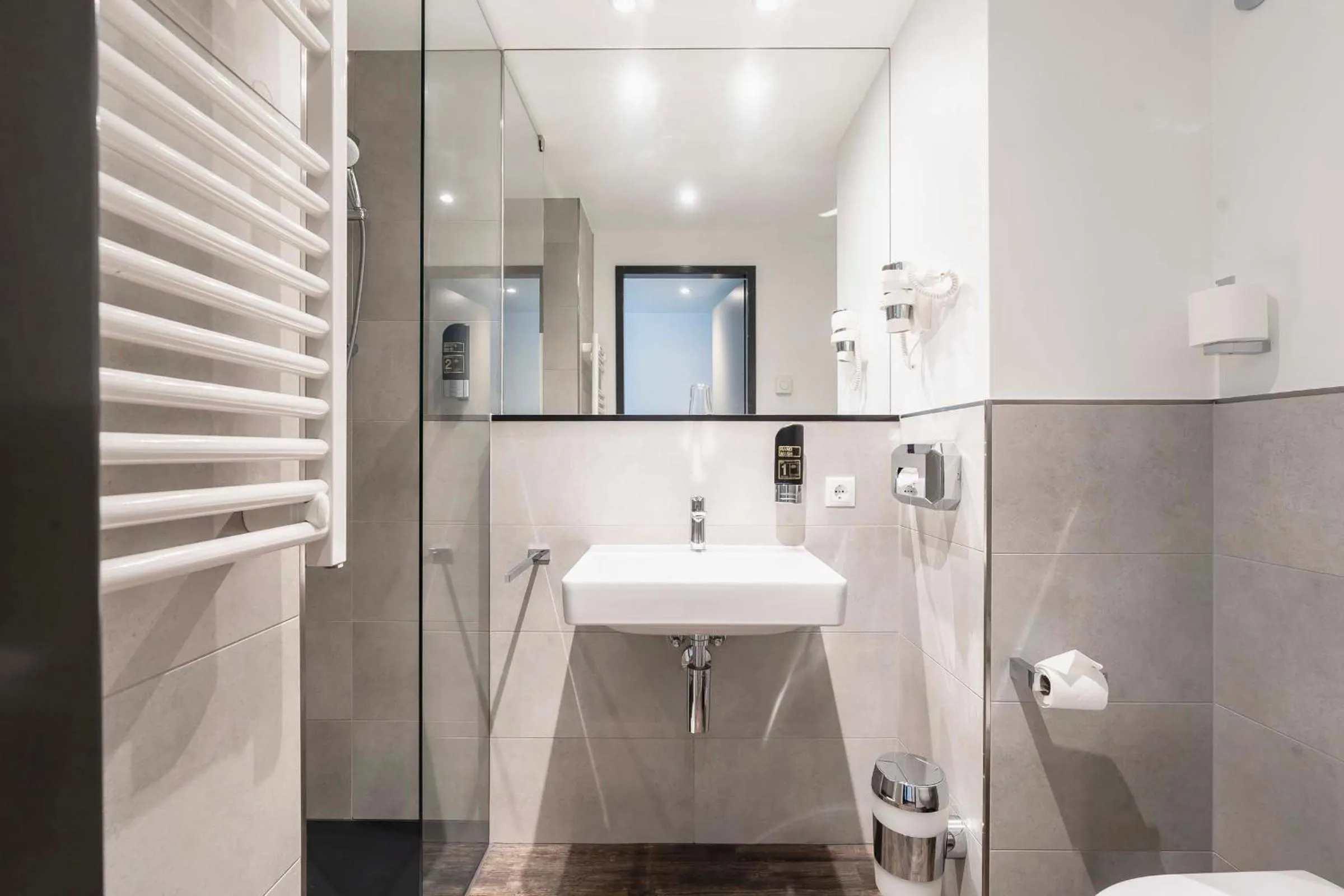 Toilet in Abasto Hotel München Feldmoching