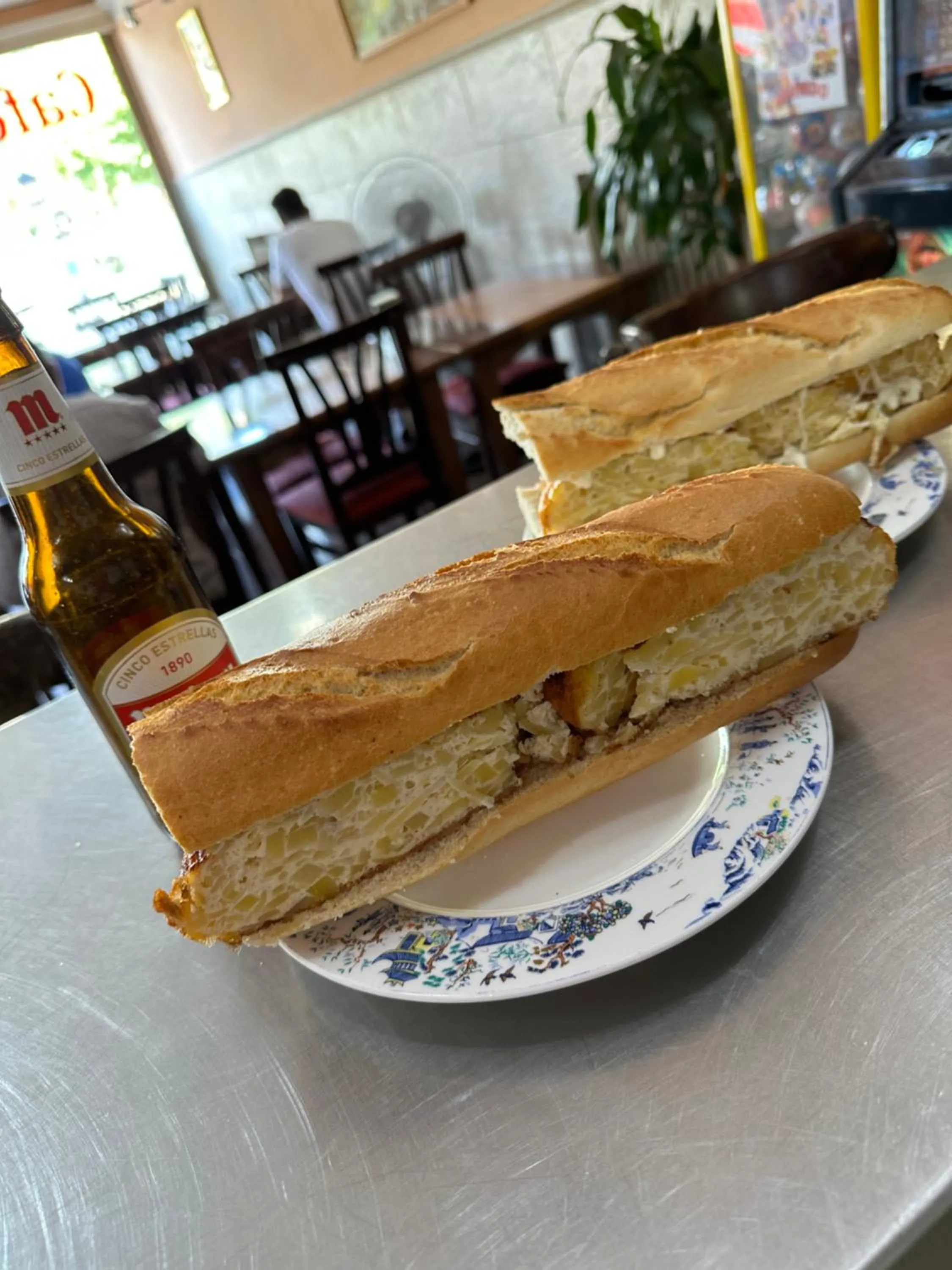 Hostal agripino y Restaurante asiático