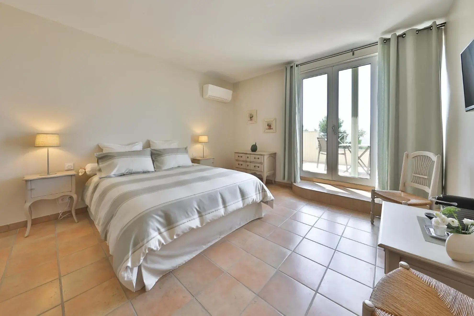 Double Room with Terrace in Quintessence Provence Double Room with Terrace in Quintessence Provence