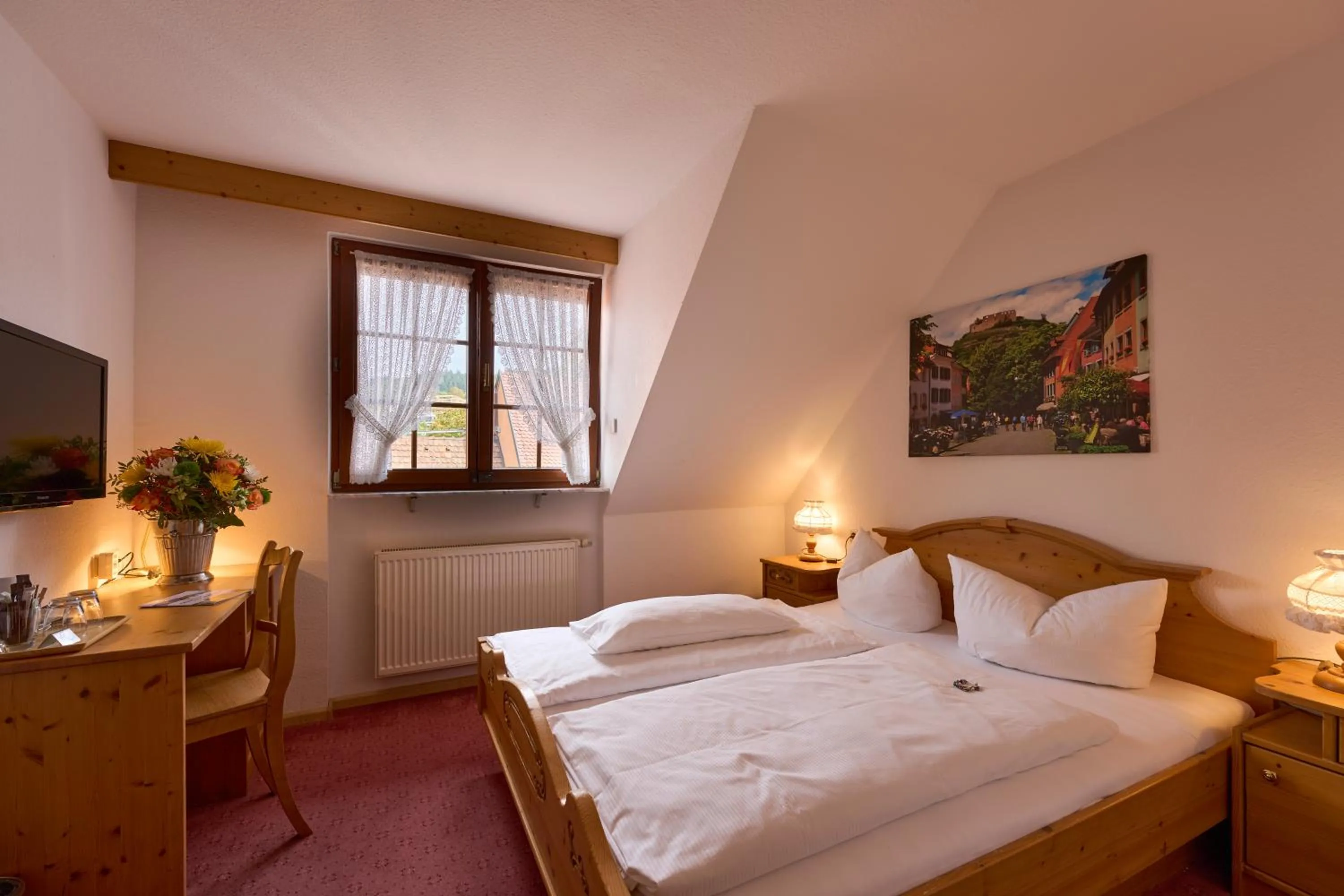 Photo of the whole room, Bed in Hotel der Löwen in Staufen