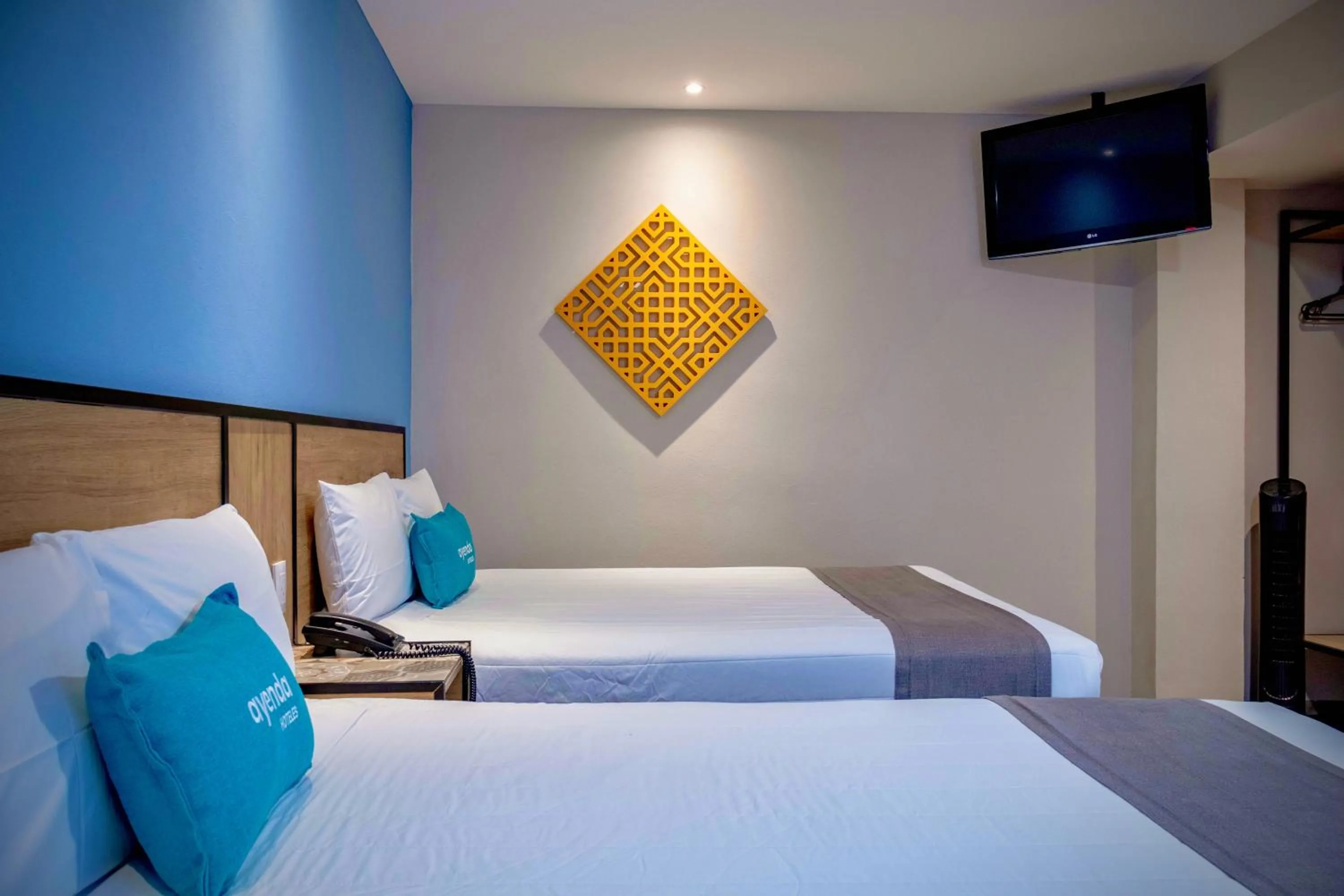 Bed in Continental Mexicano