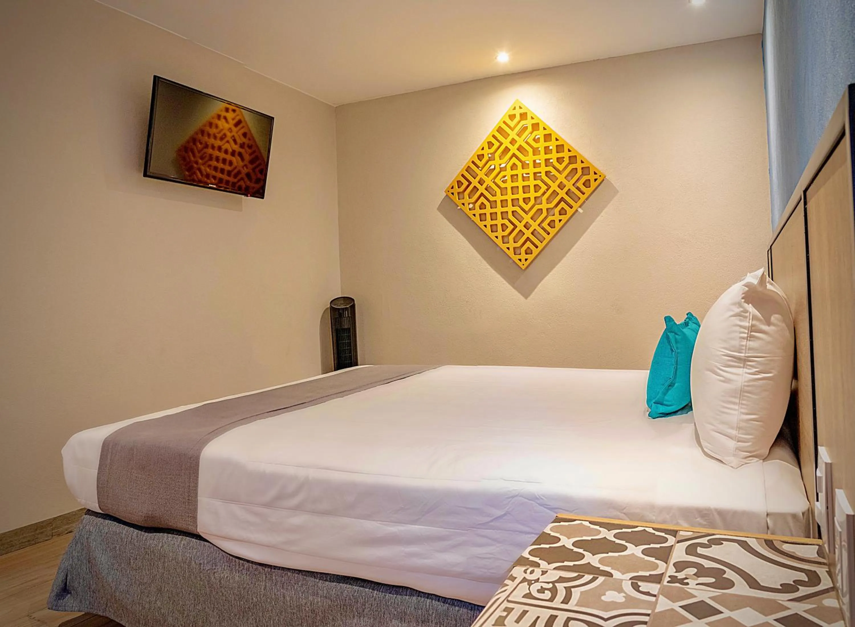 Bed in Continental Mexicano