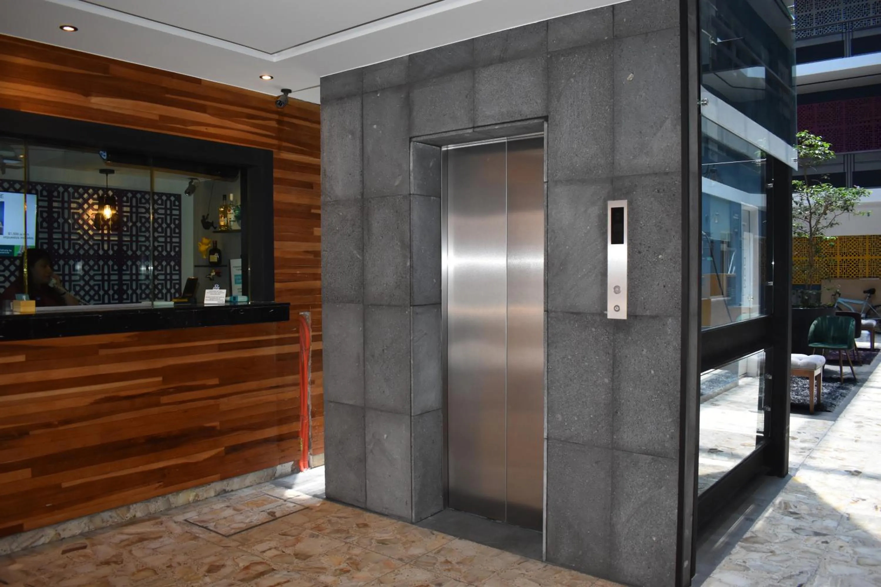elevator in Continental Mexicano