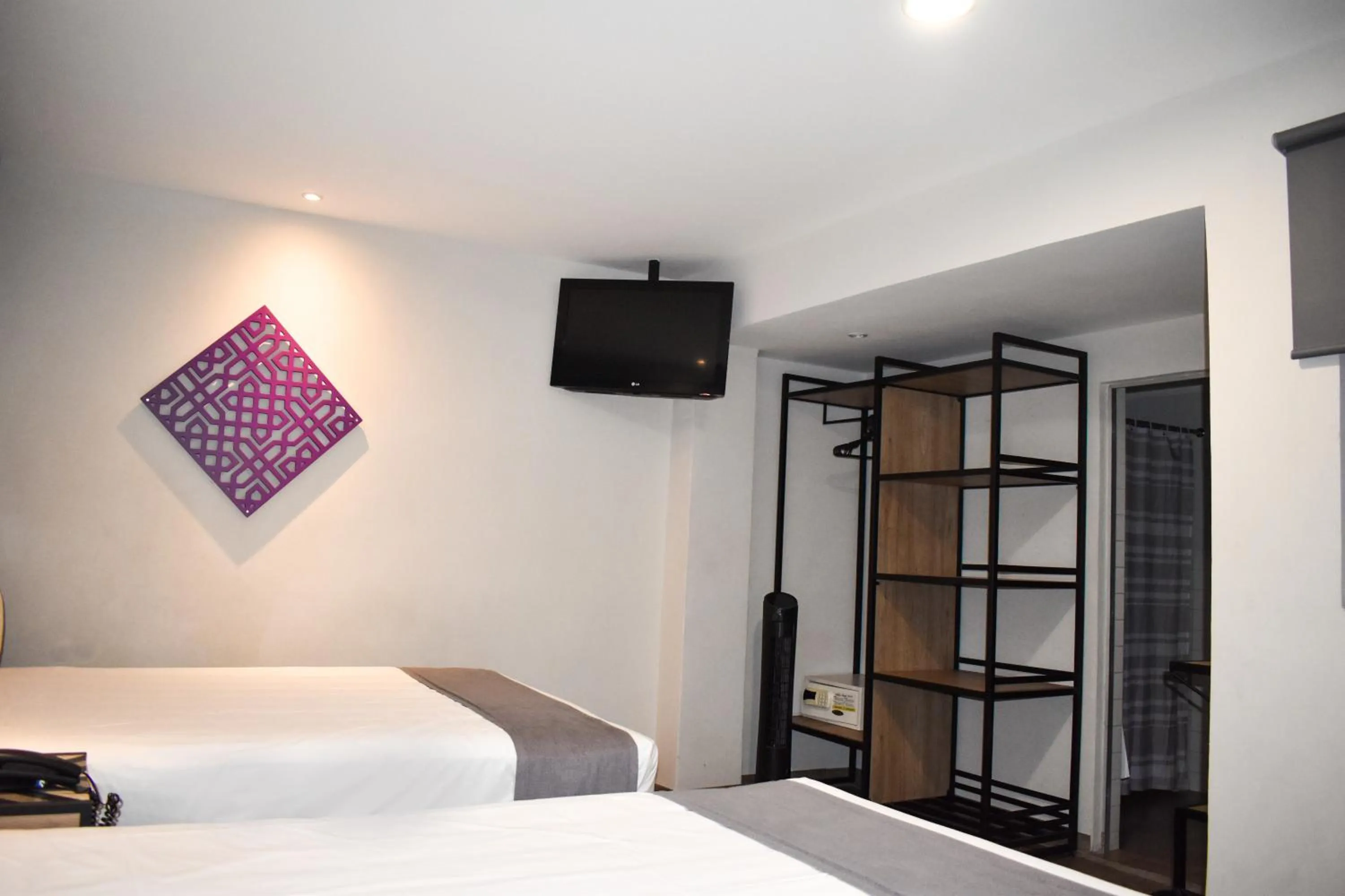 Bed in Continental Mexicano