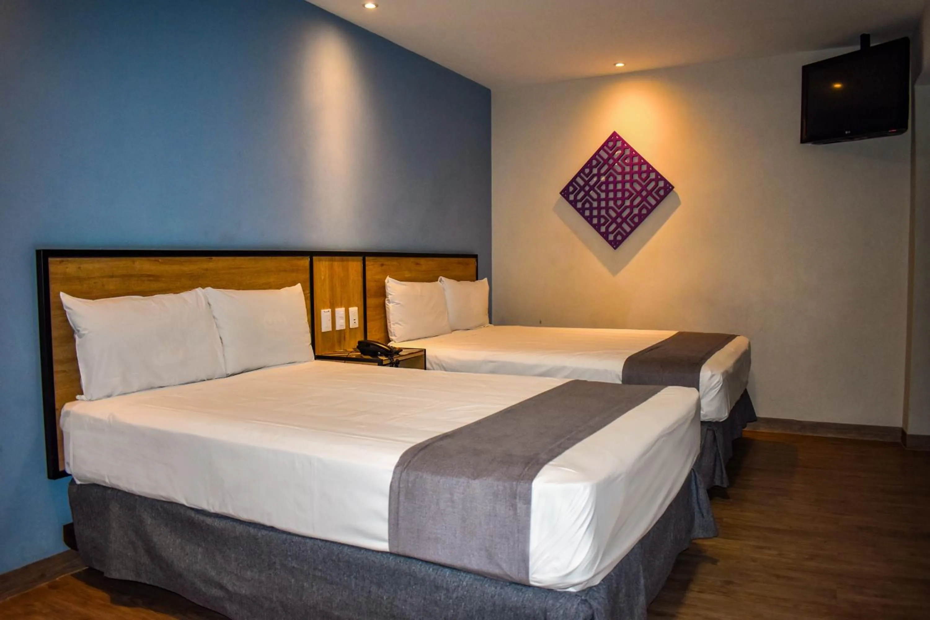 Bed in Continental Mexicano