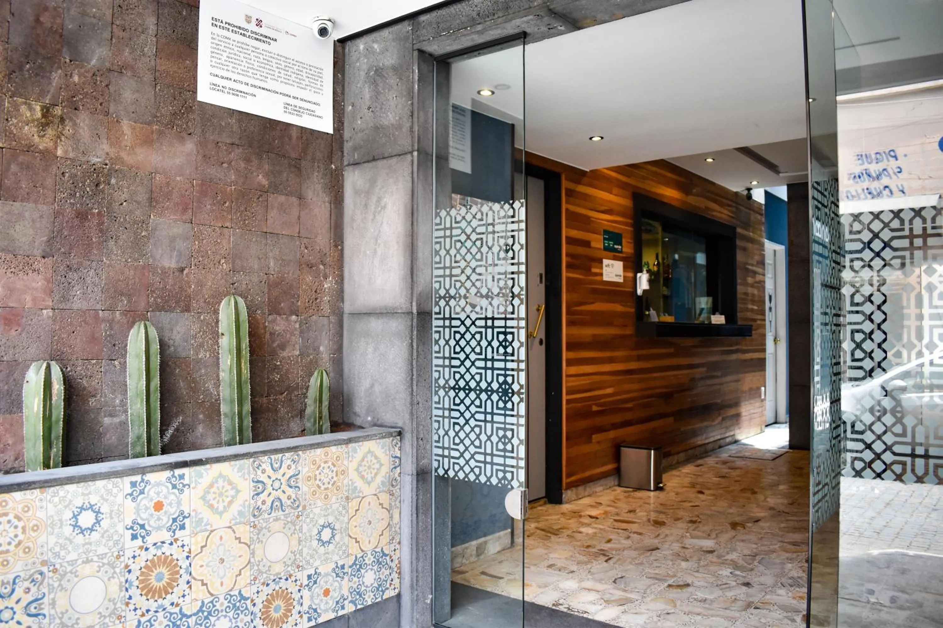 Facade/entrance in Continental Mexicano