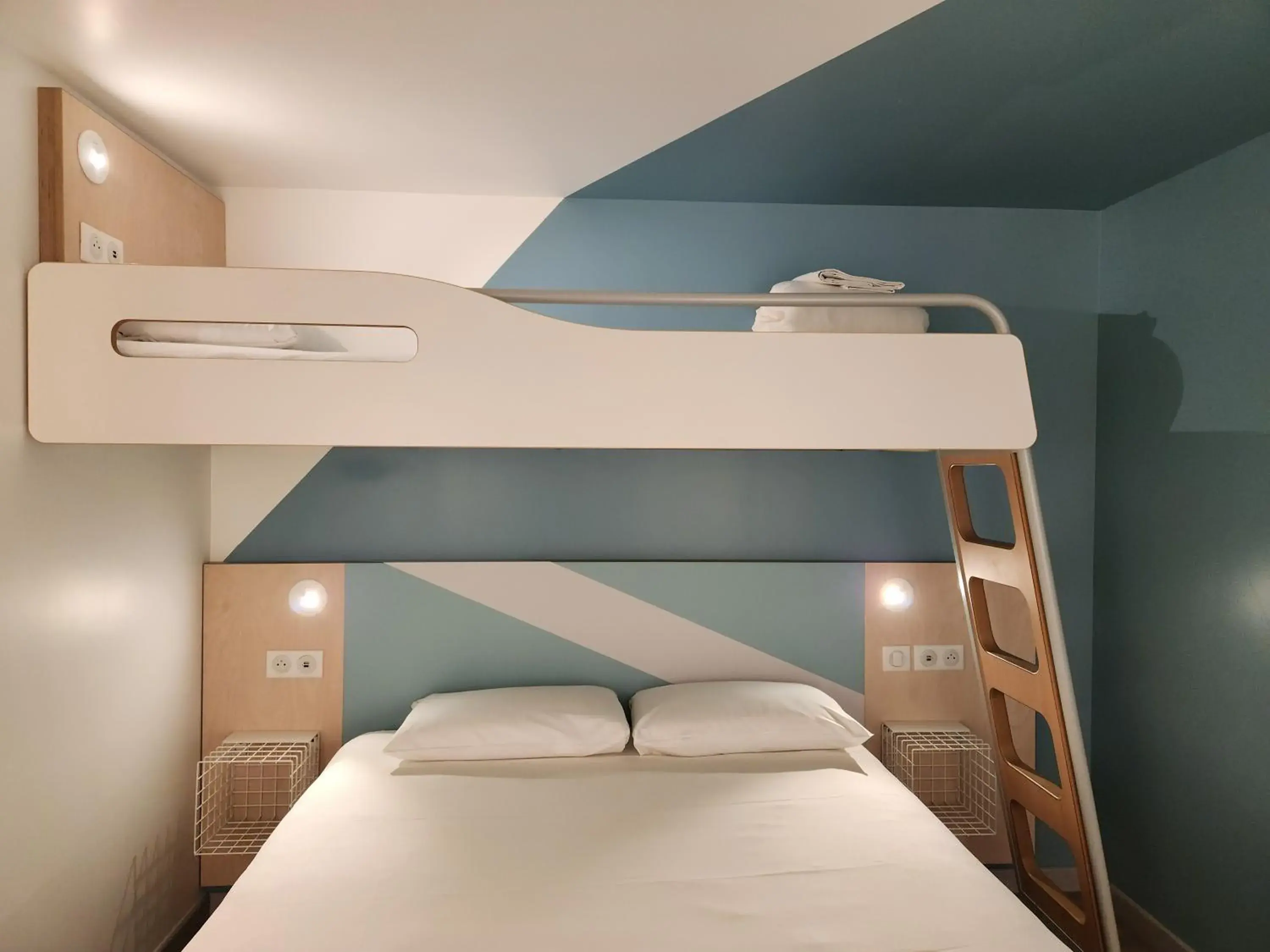 Bed, Bunk Bed in ibis budget Chambourcy Saint Germain