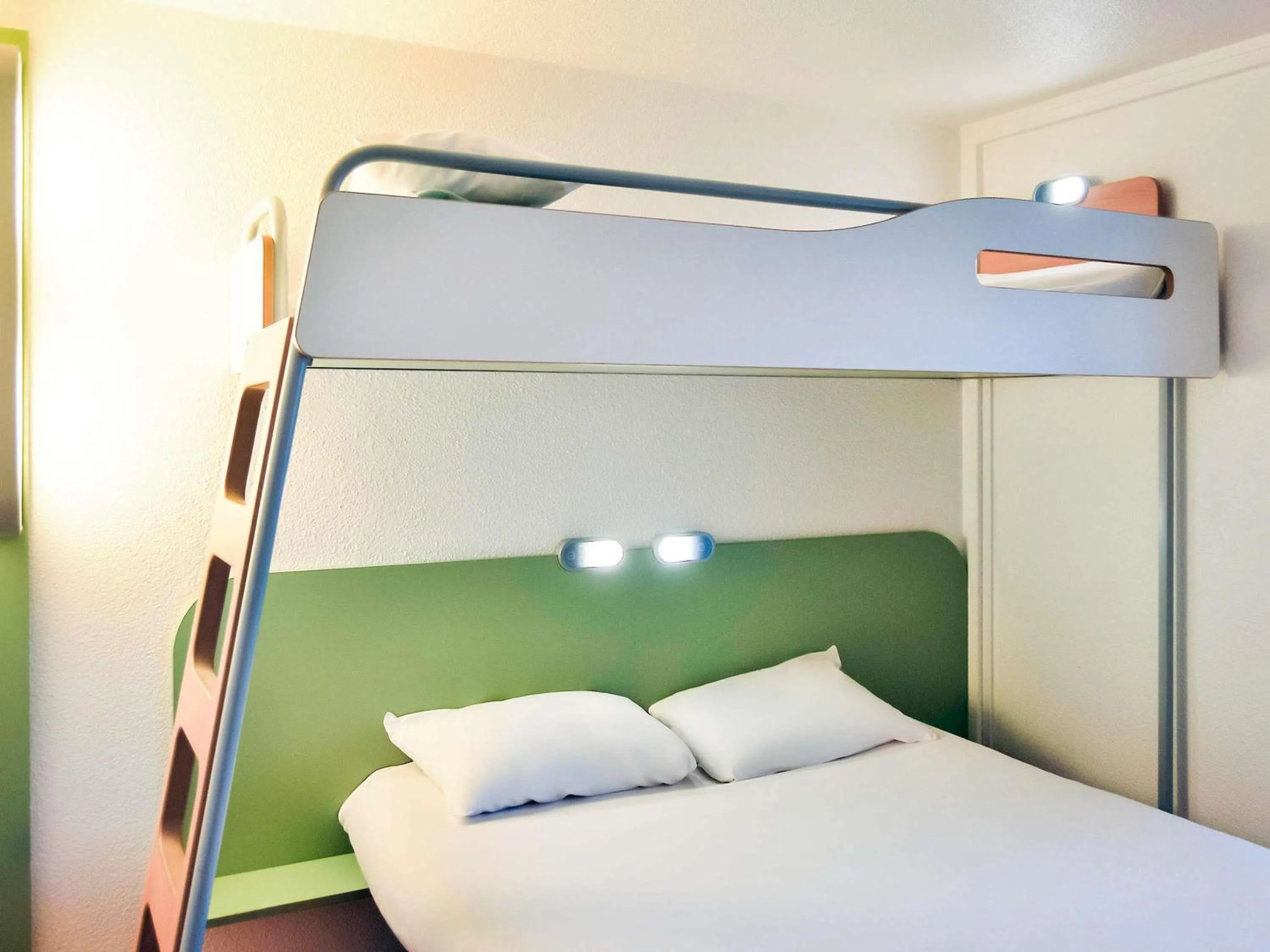 Bedroom, Bed in ibis budget Chambourcy Saint Germain