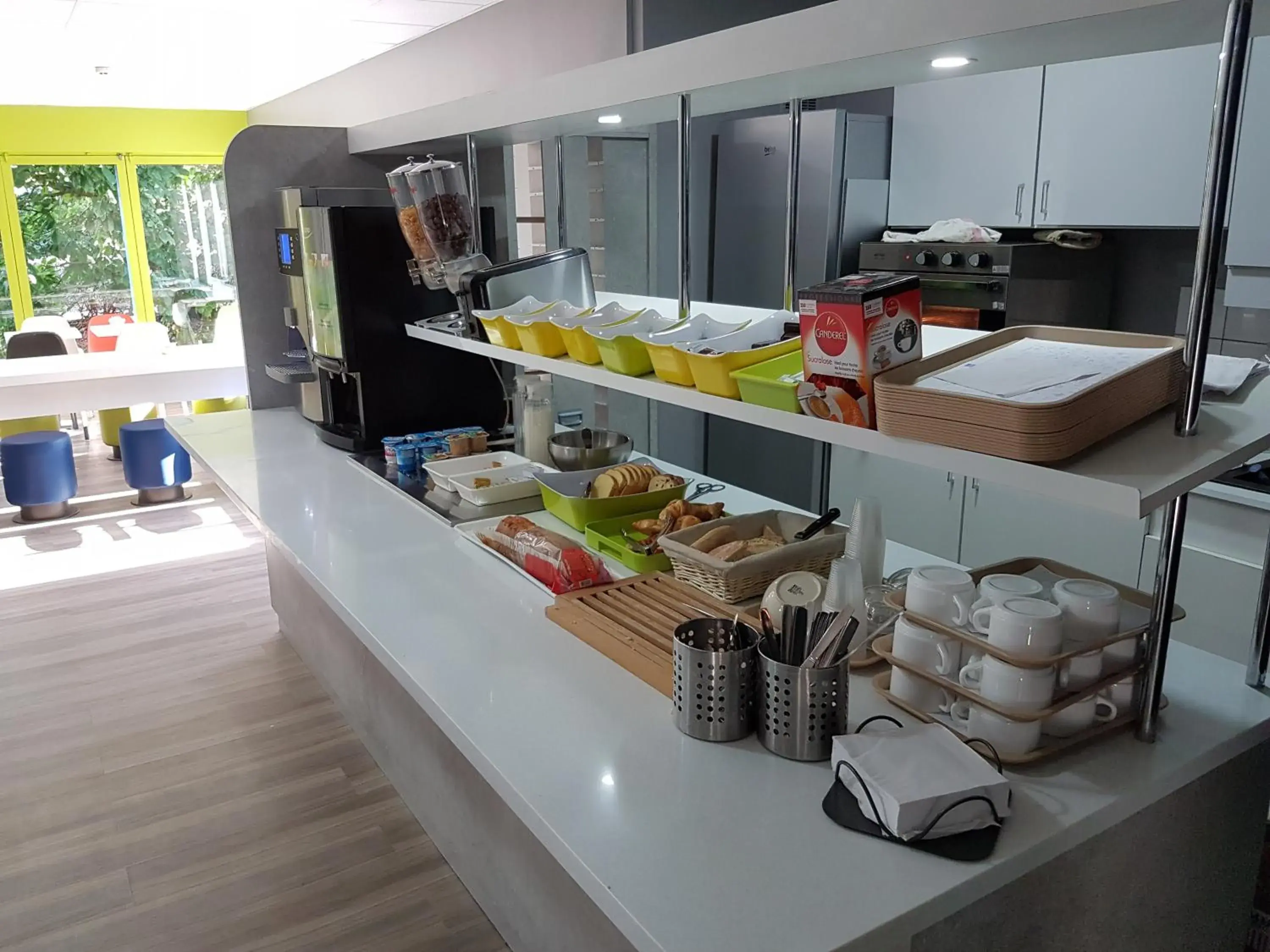 Dining area in ibis budget Chambourcy Saint Germain