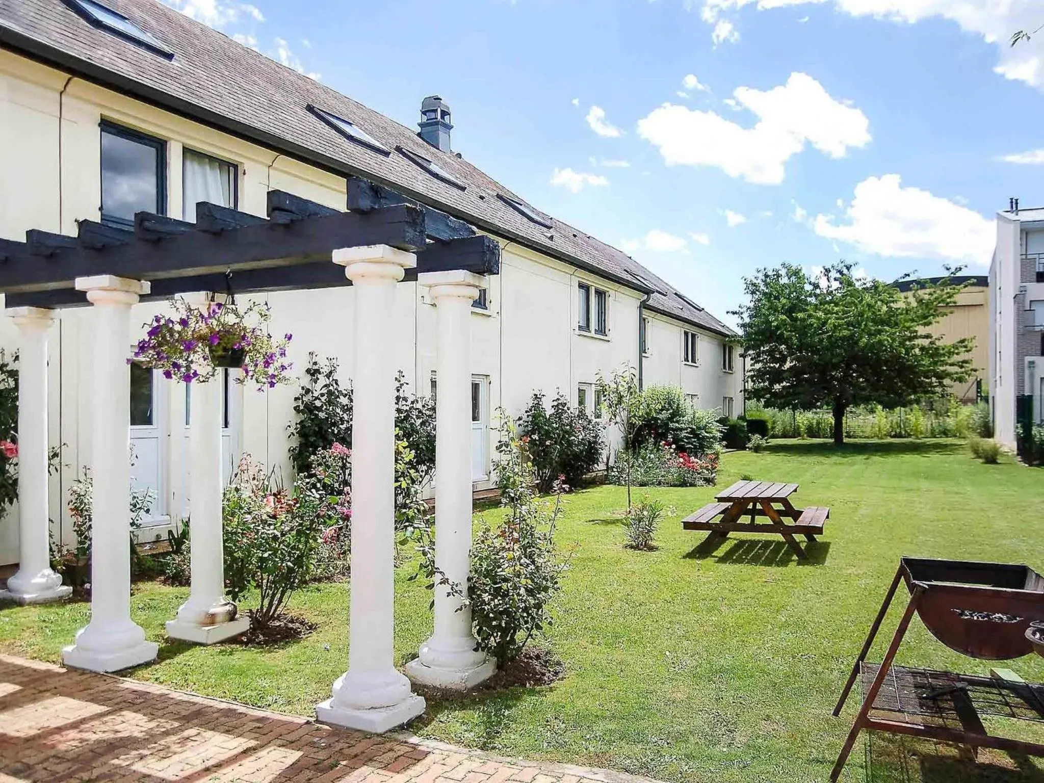 Property building in ibis budget Chambourcy Saint Germain