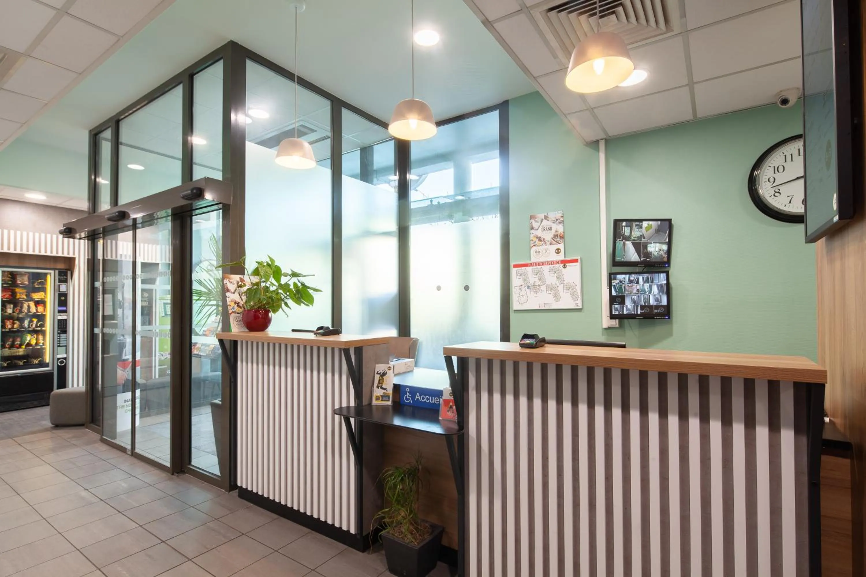 Lobby or reception in B&B HOTEL Paris Saint-Denis Pleyel