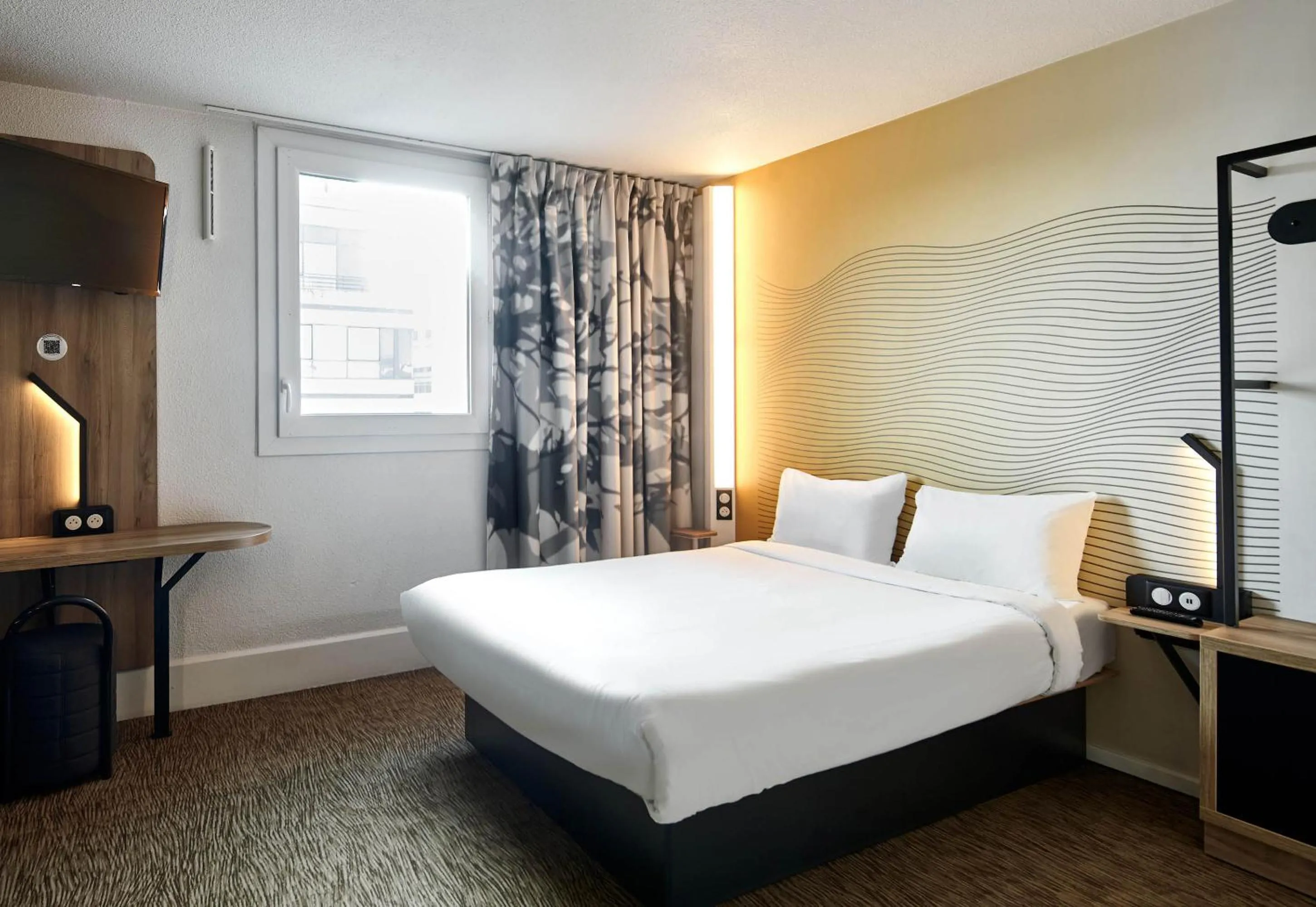 Bedroom, Bed in B&B HOTEL Paris Saint-Denis Pleyel