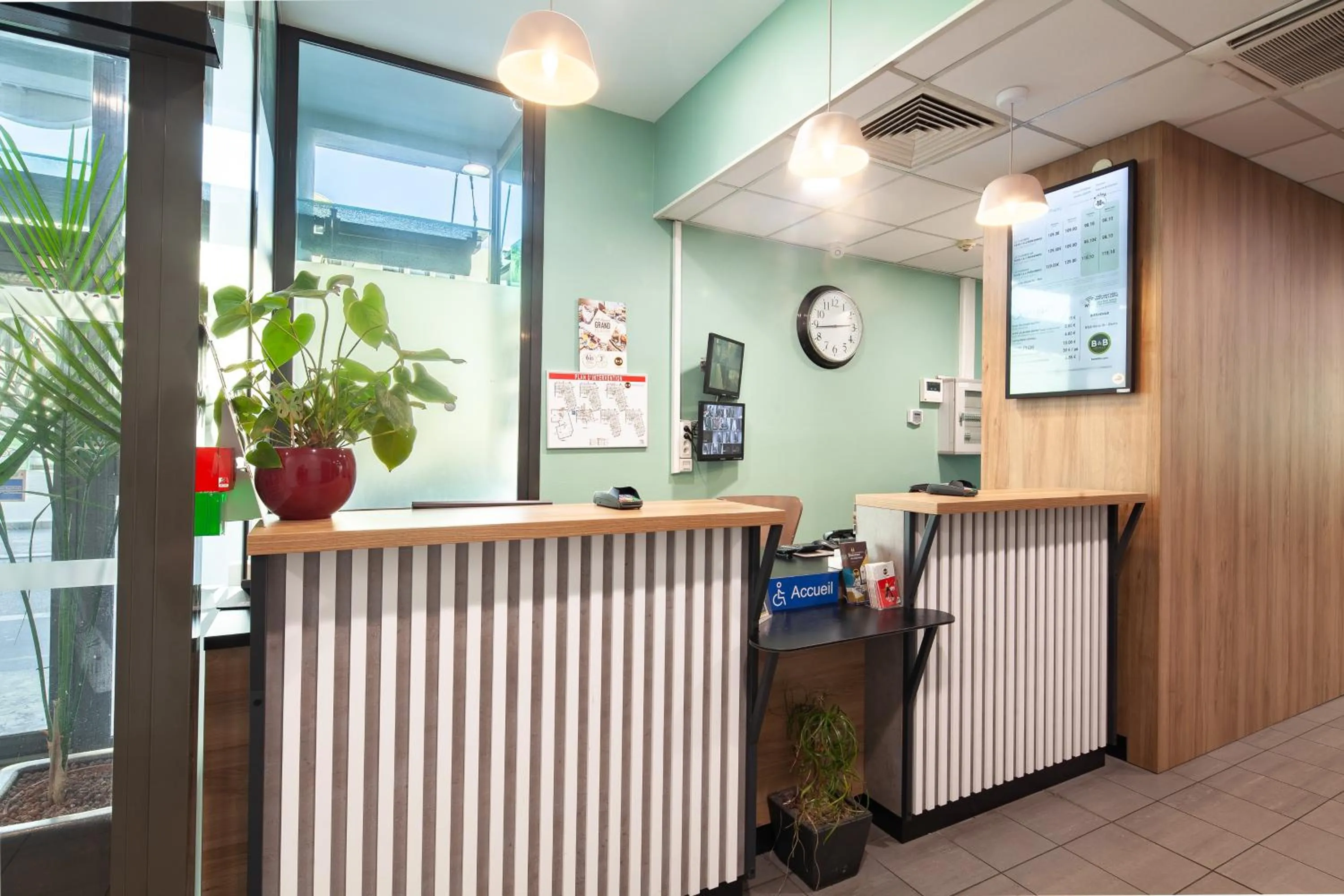 Lobby or reception in B&B HOTEL Paris Saint-Denis Pleyel