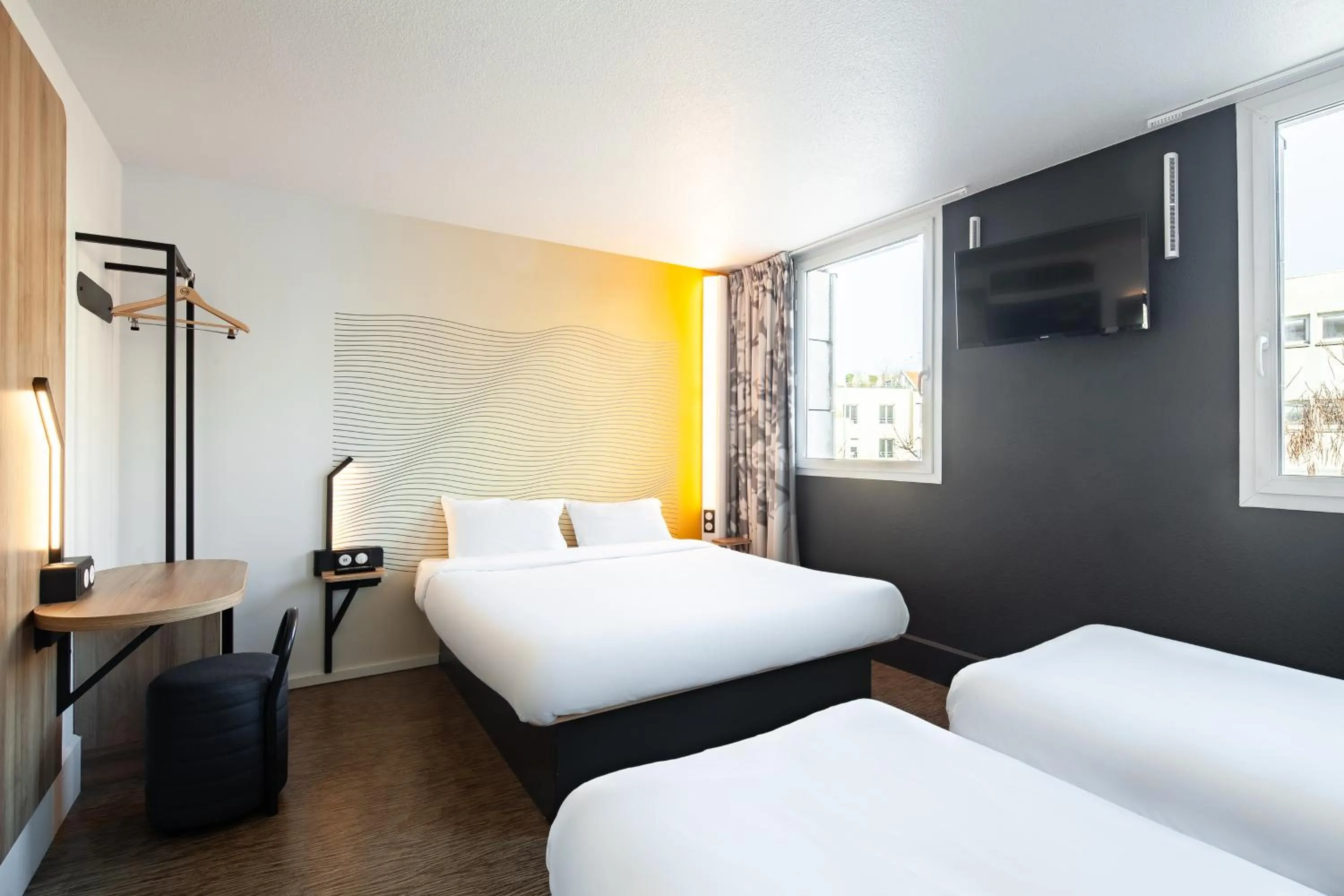 Bedroom, Bed in B&B HOTEL Paris Saint-Denis Pleyel