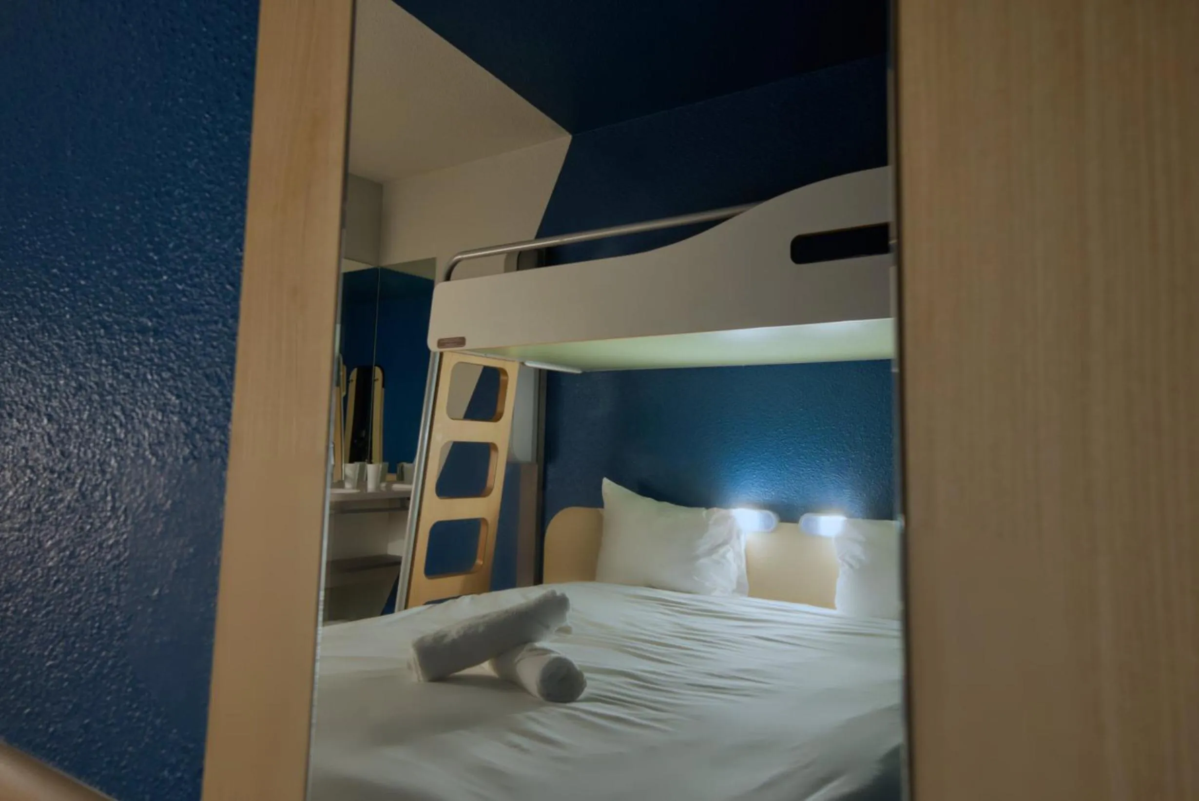 Bed in ibis Budget Gennevilliers Asnières - Rénové en 2025