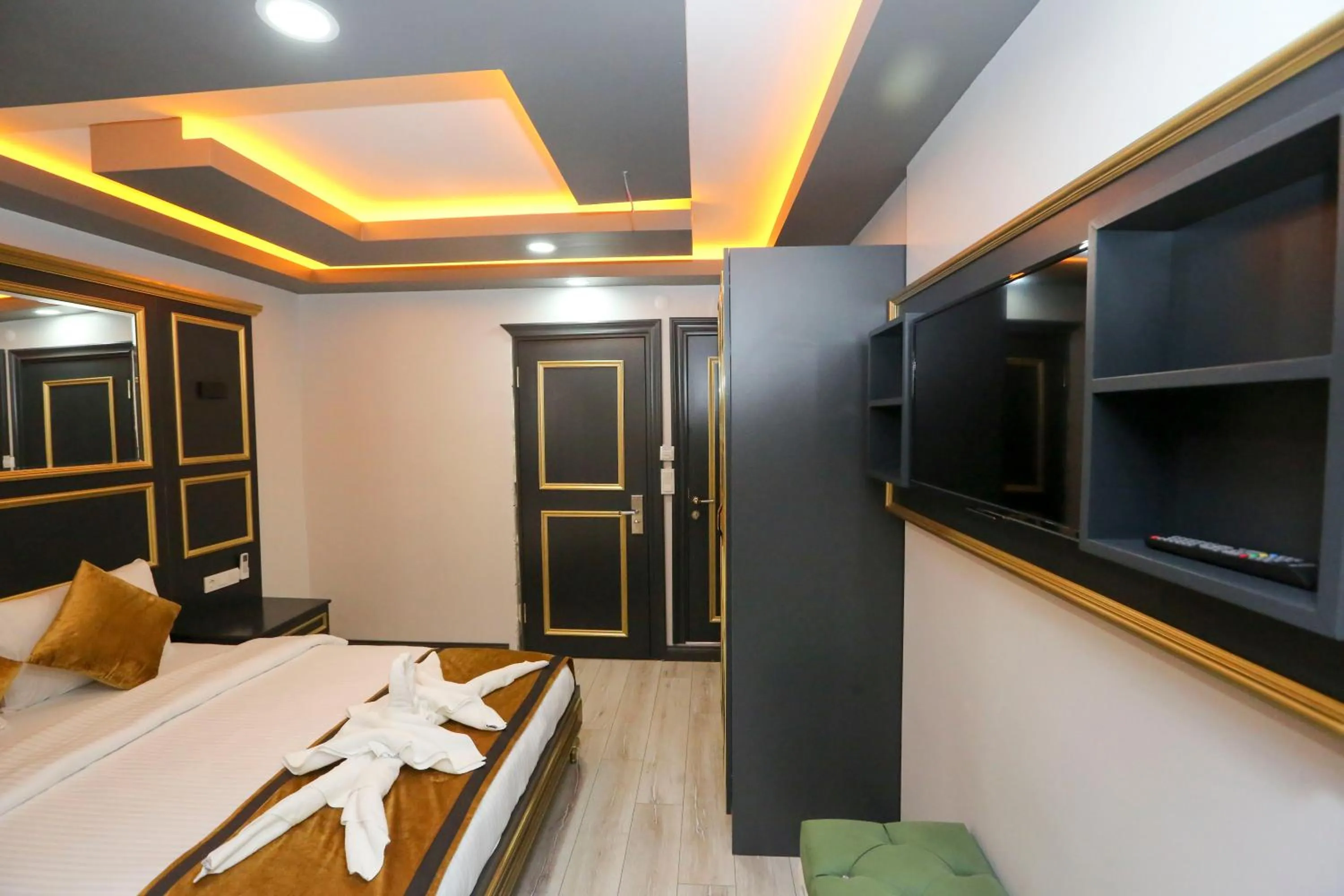 Bed in DNZ TAXIM FERİDİYE HoTEL