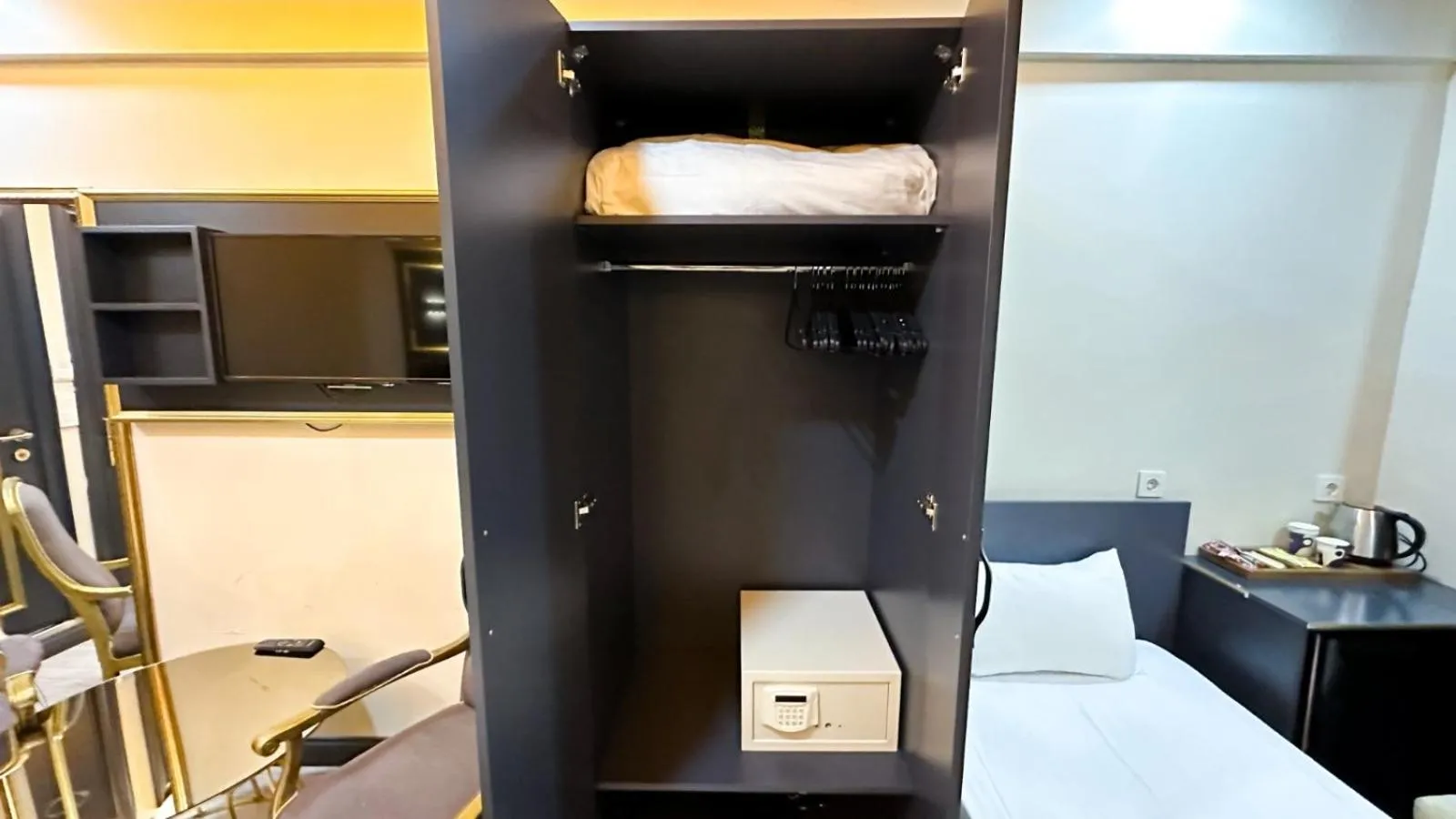 Bed in DNZ TAXIM FERİDİYE HoTEL