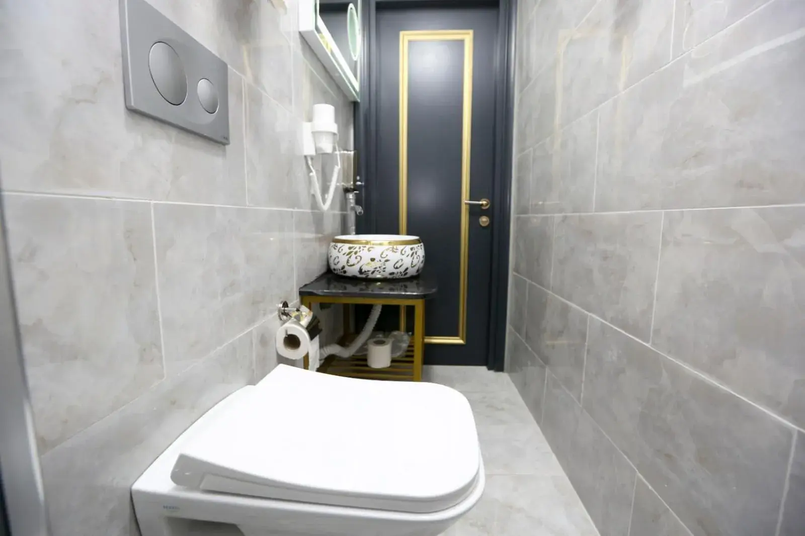 Shower in DNZ Taxim Feridiye Hotel Shower in DNZ Taxim Feridiye Hotel