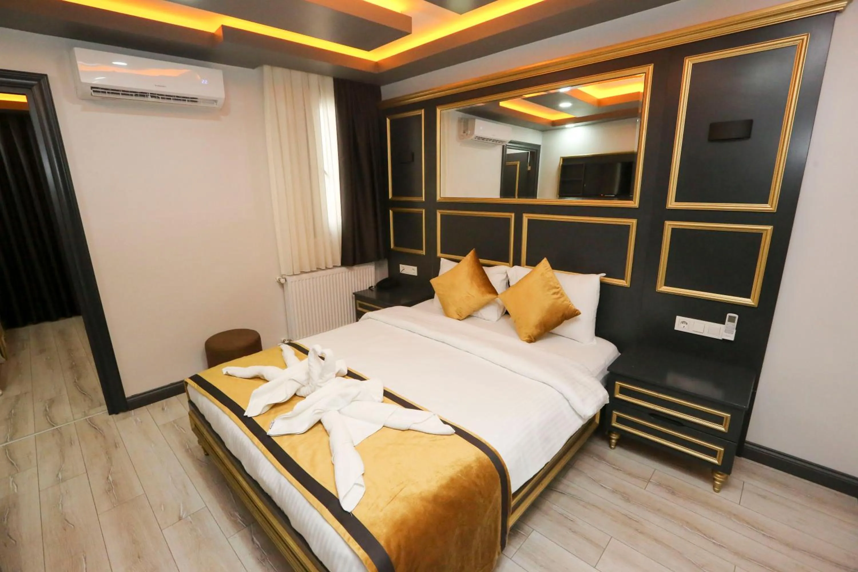 Bed in DNZ TAXIM FERİDİYE HoTEL